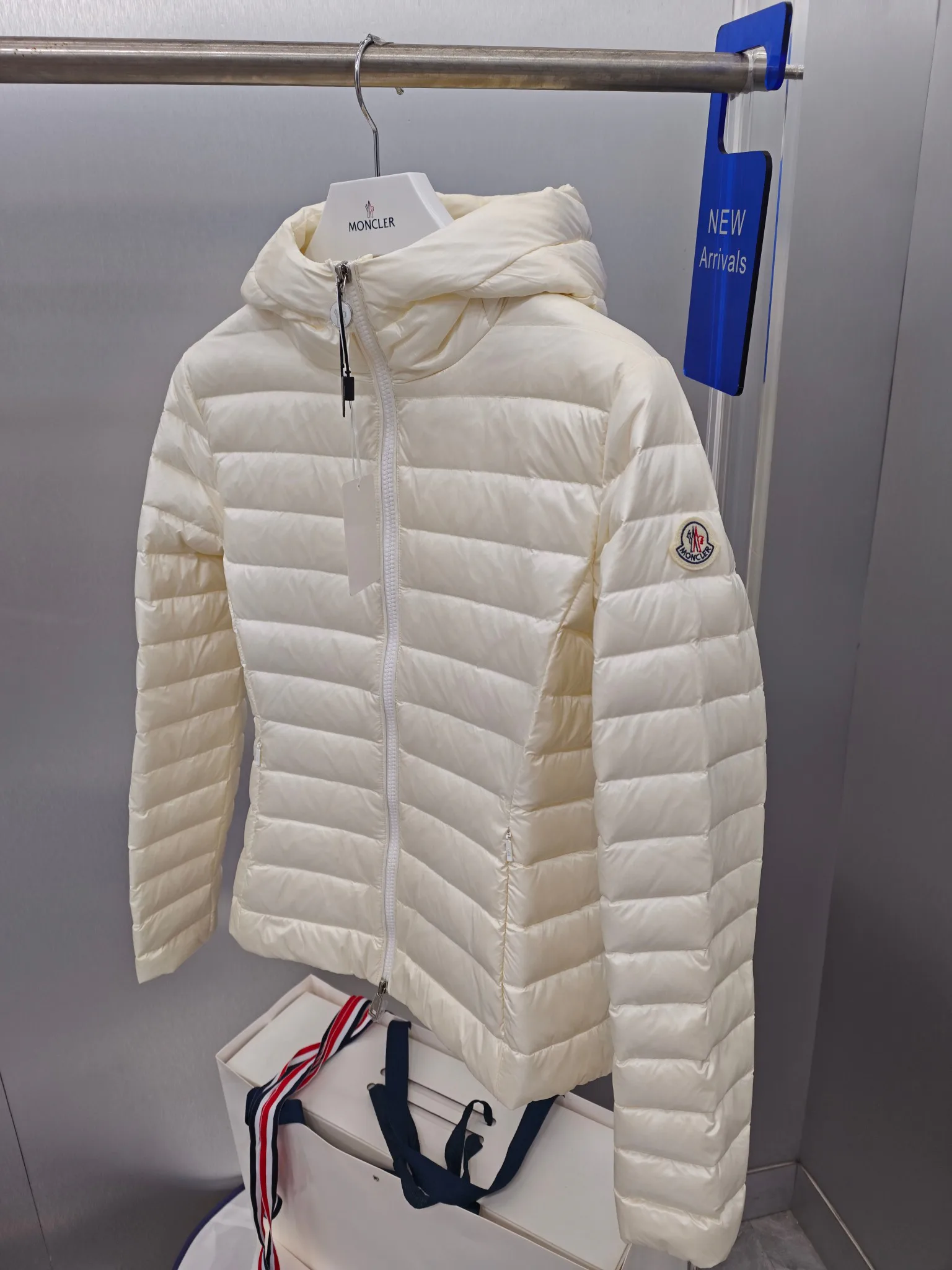 Women's Jackets And Down Jackets MONCLER 17865412