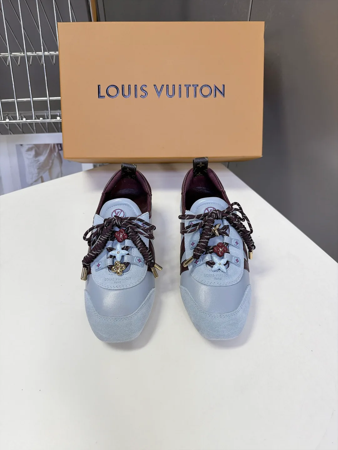 Women's Sneakers LOUIS VUITTON 18005457