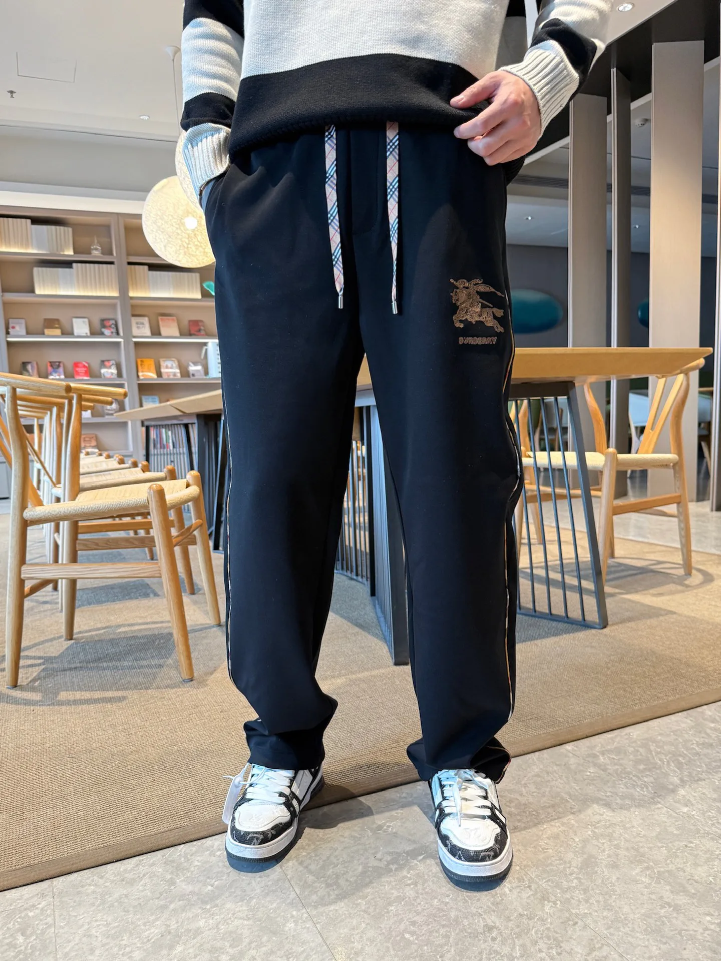 Men's Trousers BURBERRY 18345778