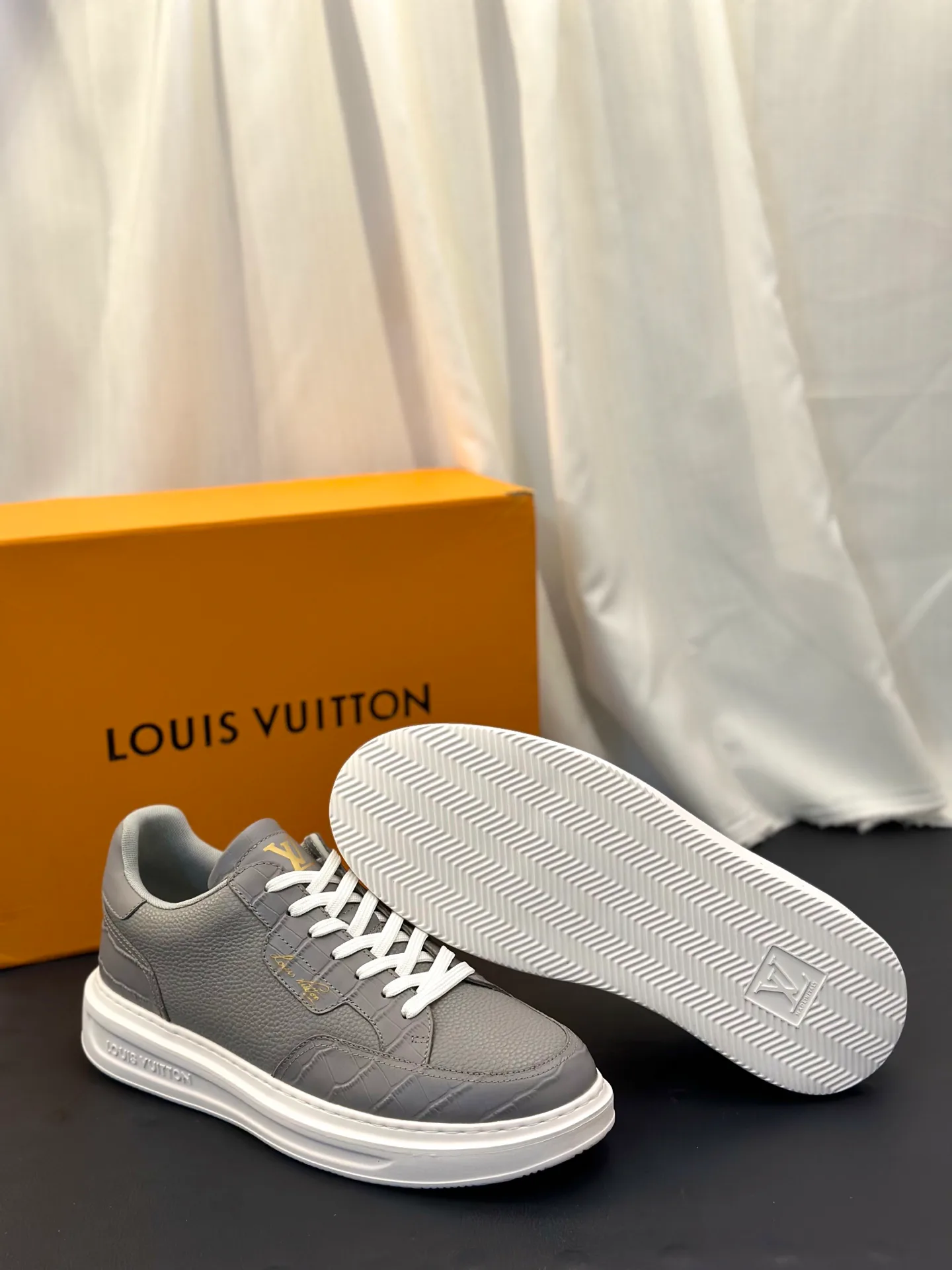 Кроссовки Мужские Louis Vuitton 18586724
