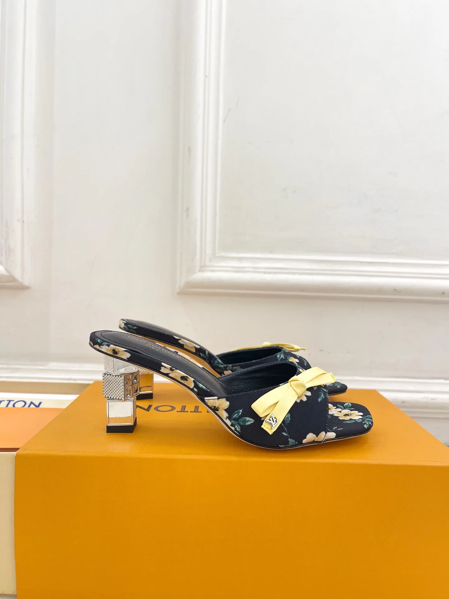 Women's Mules And Clogs LOUIS VUITTON 18034946