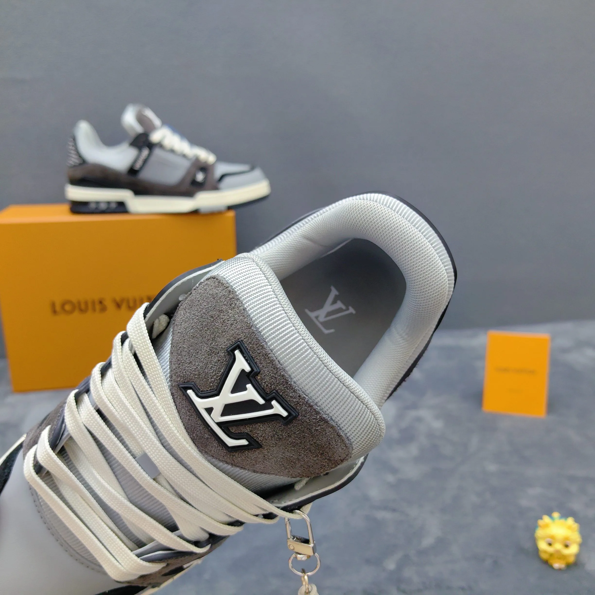 Women's Sneakers LOUIS VUITTON 17957140