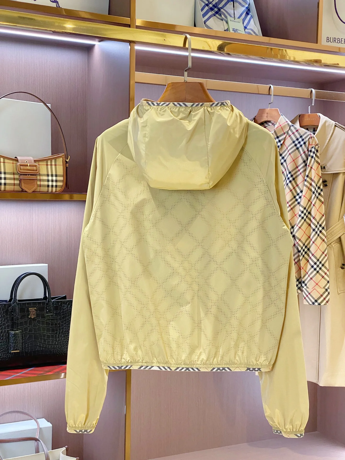 Women's Jackets And Down Jackets BURBERRY 18206388