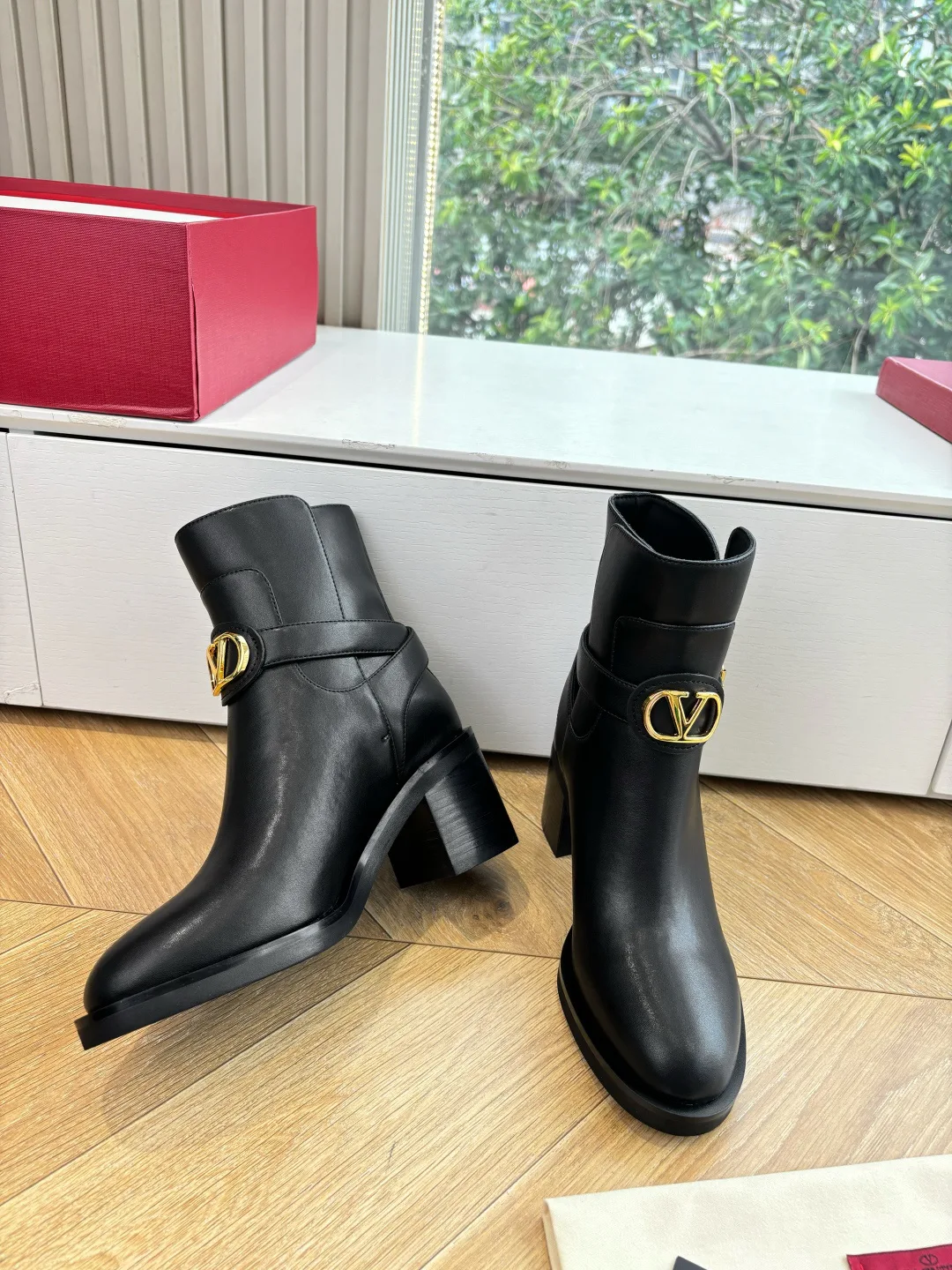 Women's Booties VALENTINO 18414323