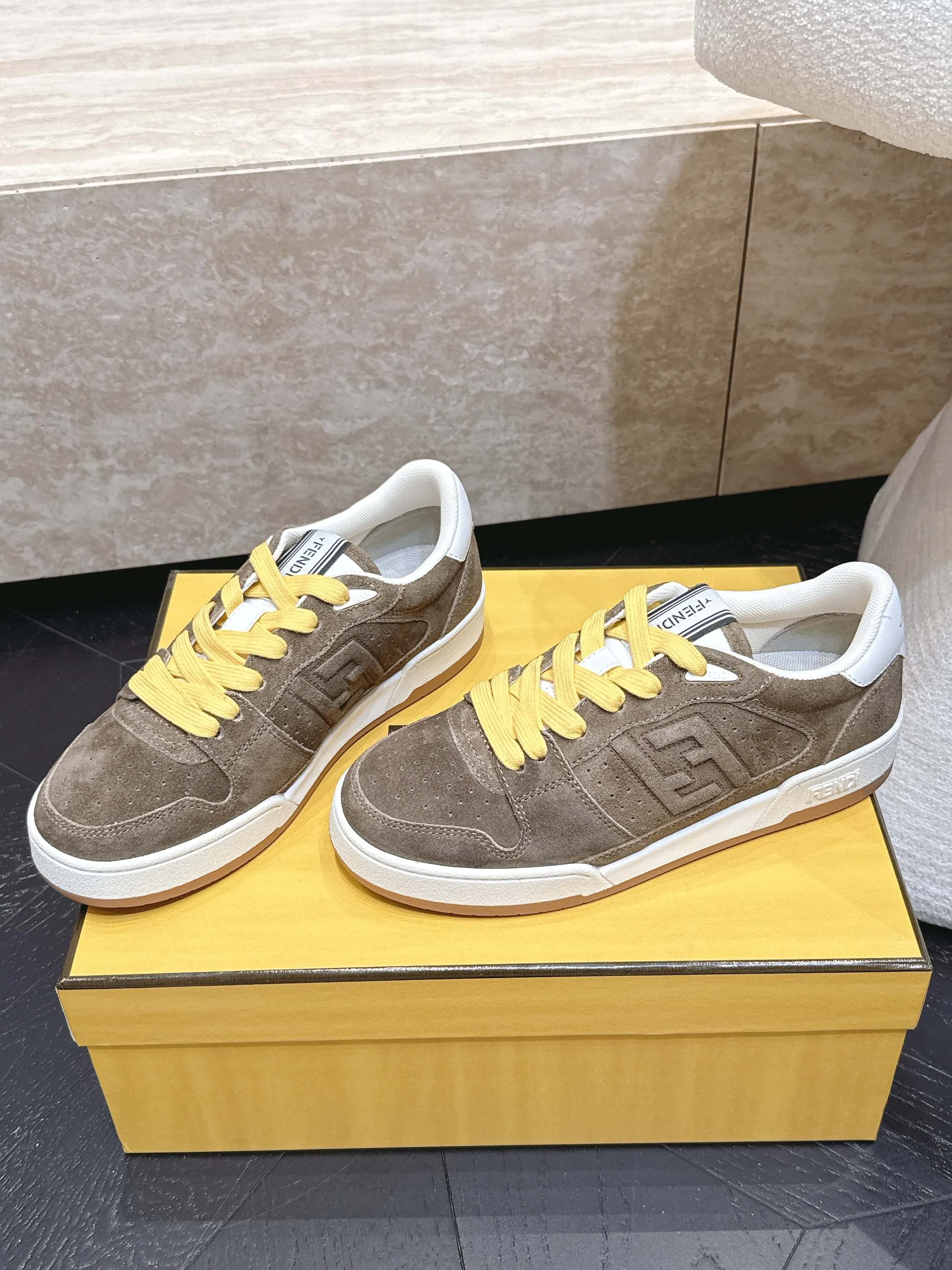 Women's Sneakers FENDI 17682040