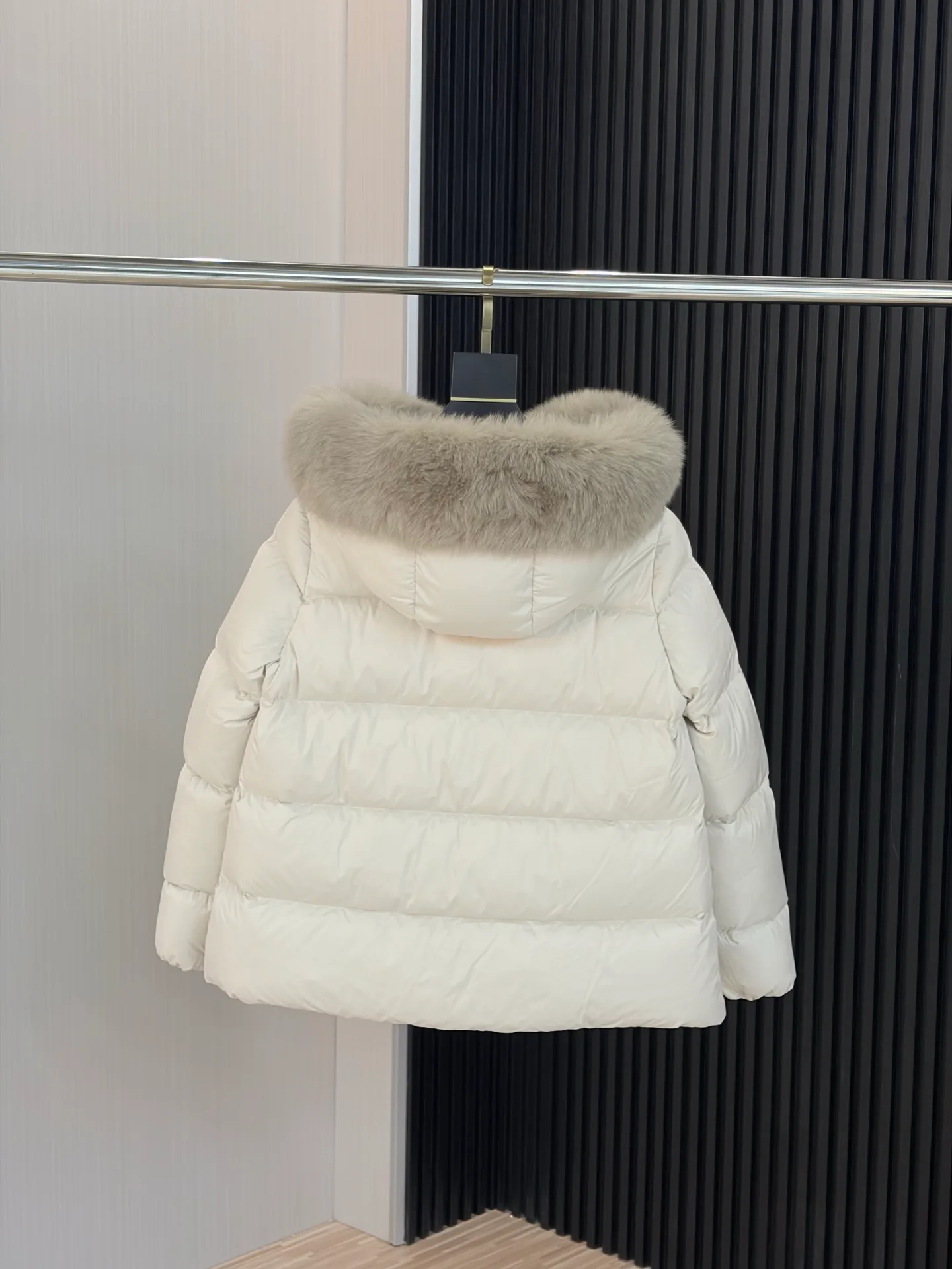 Women's Jackets And Down Jackets MONCLER 18188672