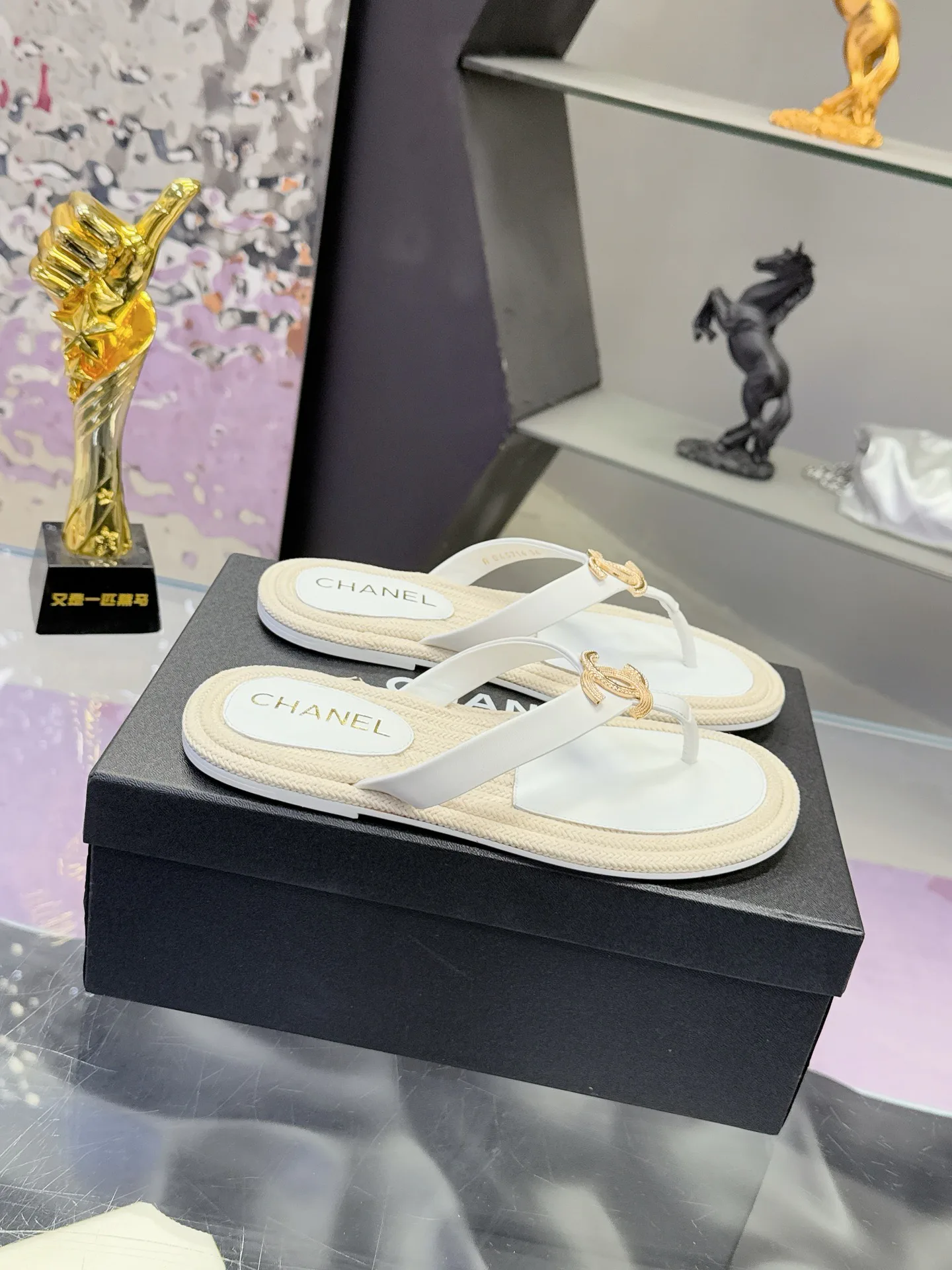 Women's Flip-Flops CHANEL 16978436