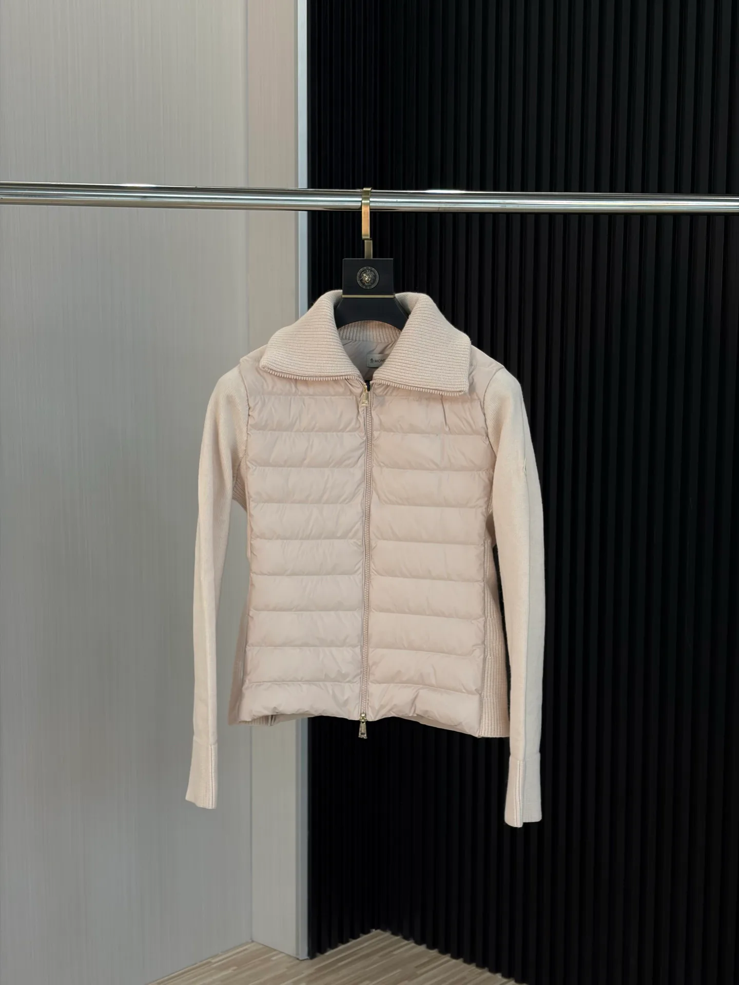 Куртки И Пуховики Женские Moncler 18600015