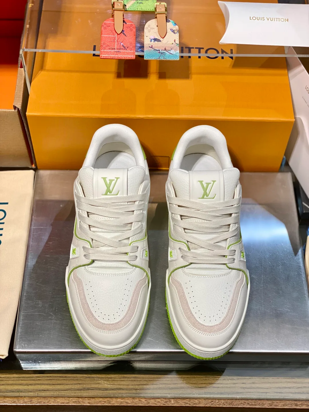 Women's Sneakers LOUIS VUITTON 18119343