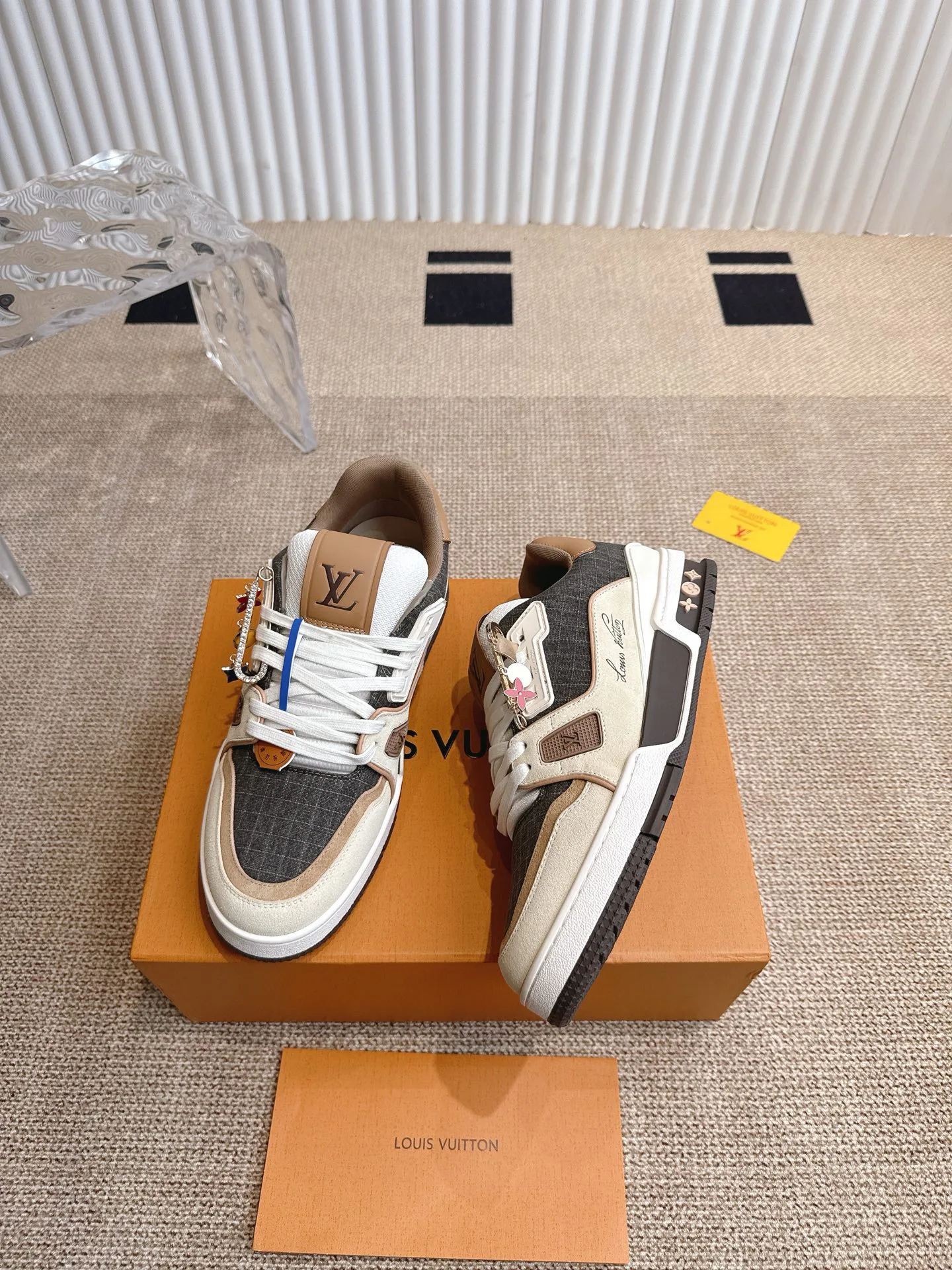 Women's Sneakers LOUIS VUITTON 18324760