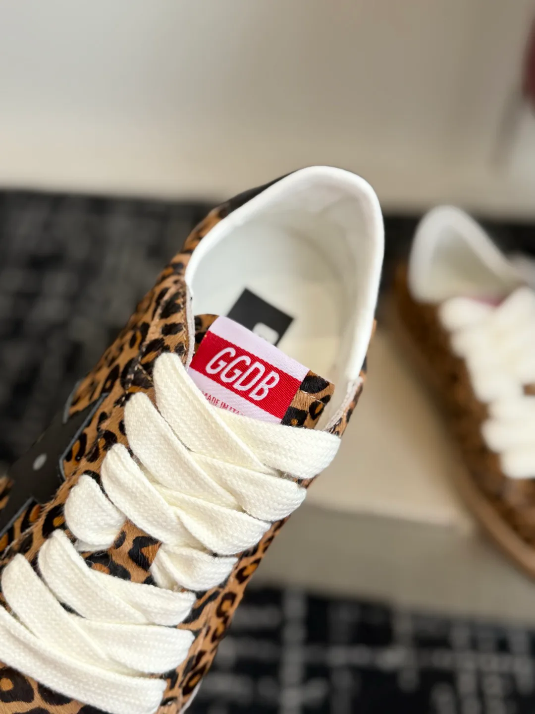 Women's Sneakers GOLDEN GOOSE 18305939