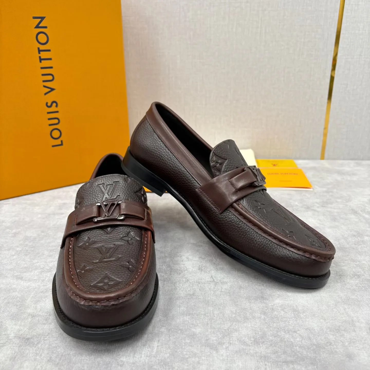 Men's Loafers And Dress Shoes LOUIS VUITTON 18193954