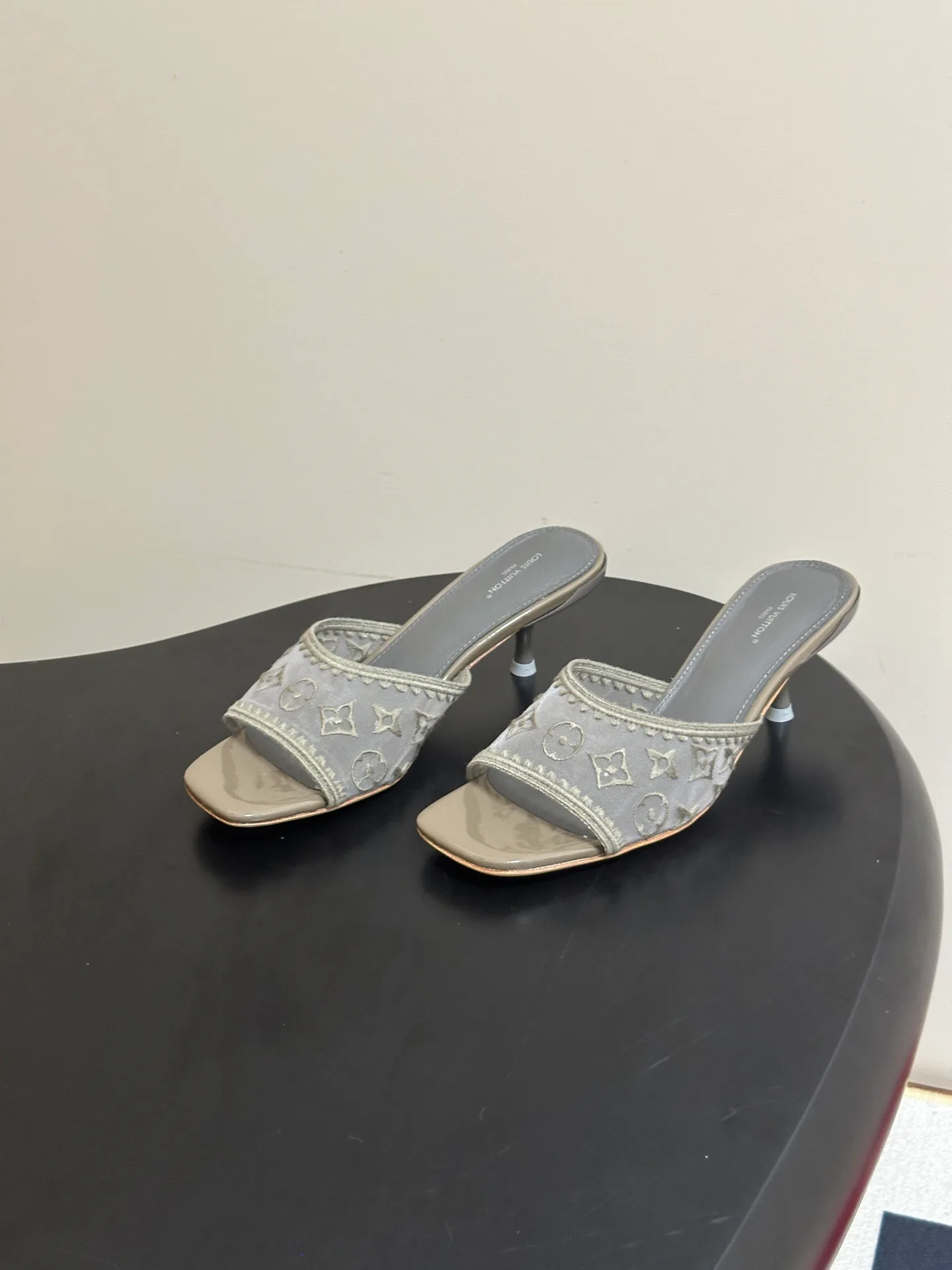 Women's Mules And Clogs LOUIS VUITTON 18049398