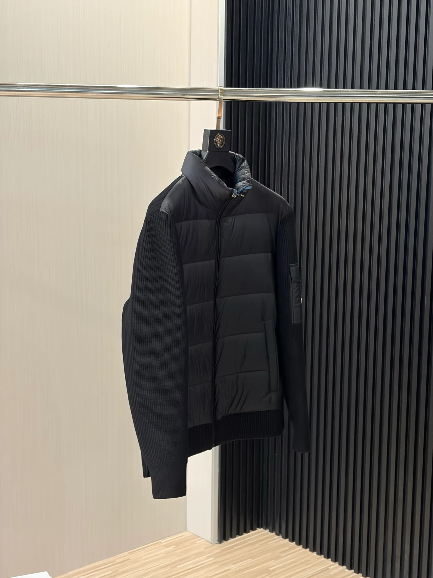 Women's Jackets And Down Jackets MONCLER 18391737