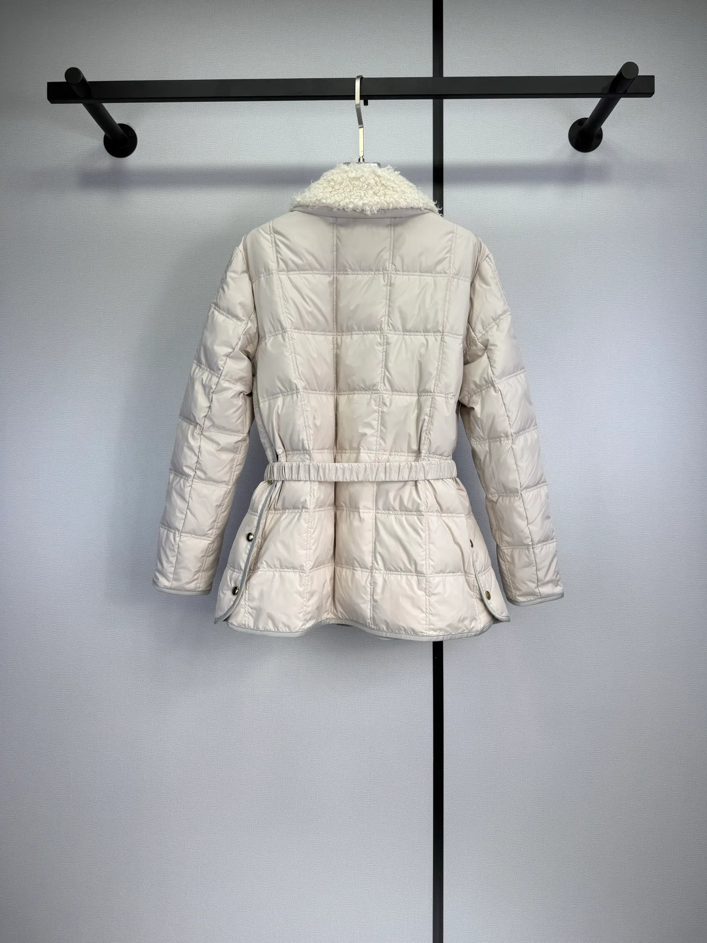 Women's Jackets And Down Jackets MONCLER 18022130