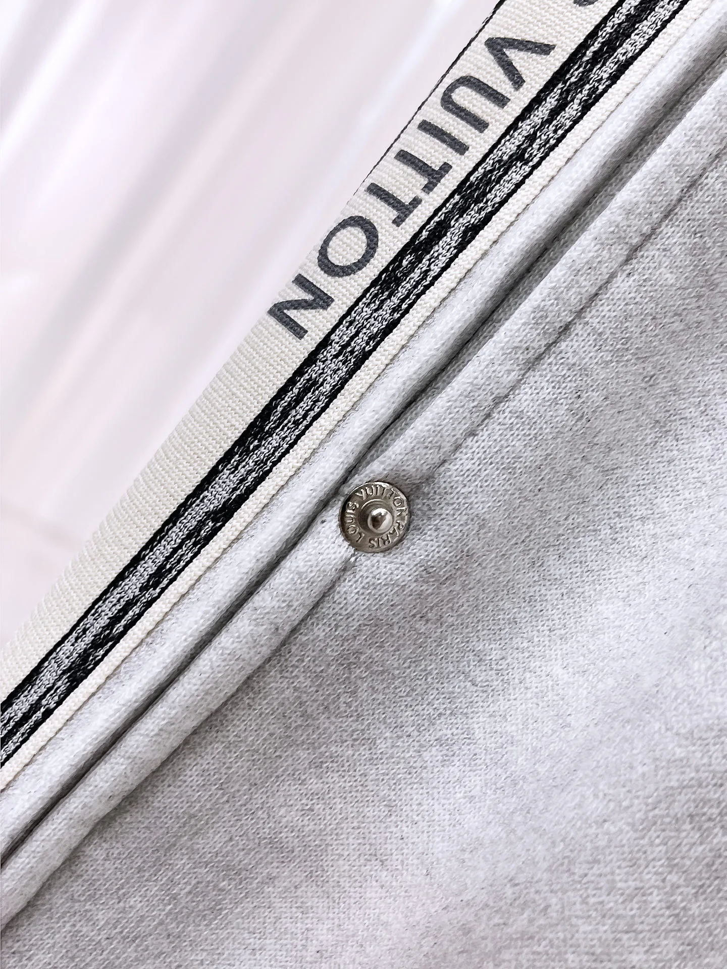 Men's Trousers LOUIS VUITTON 18399327