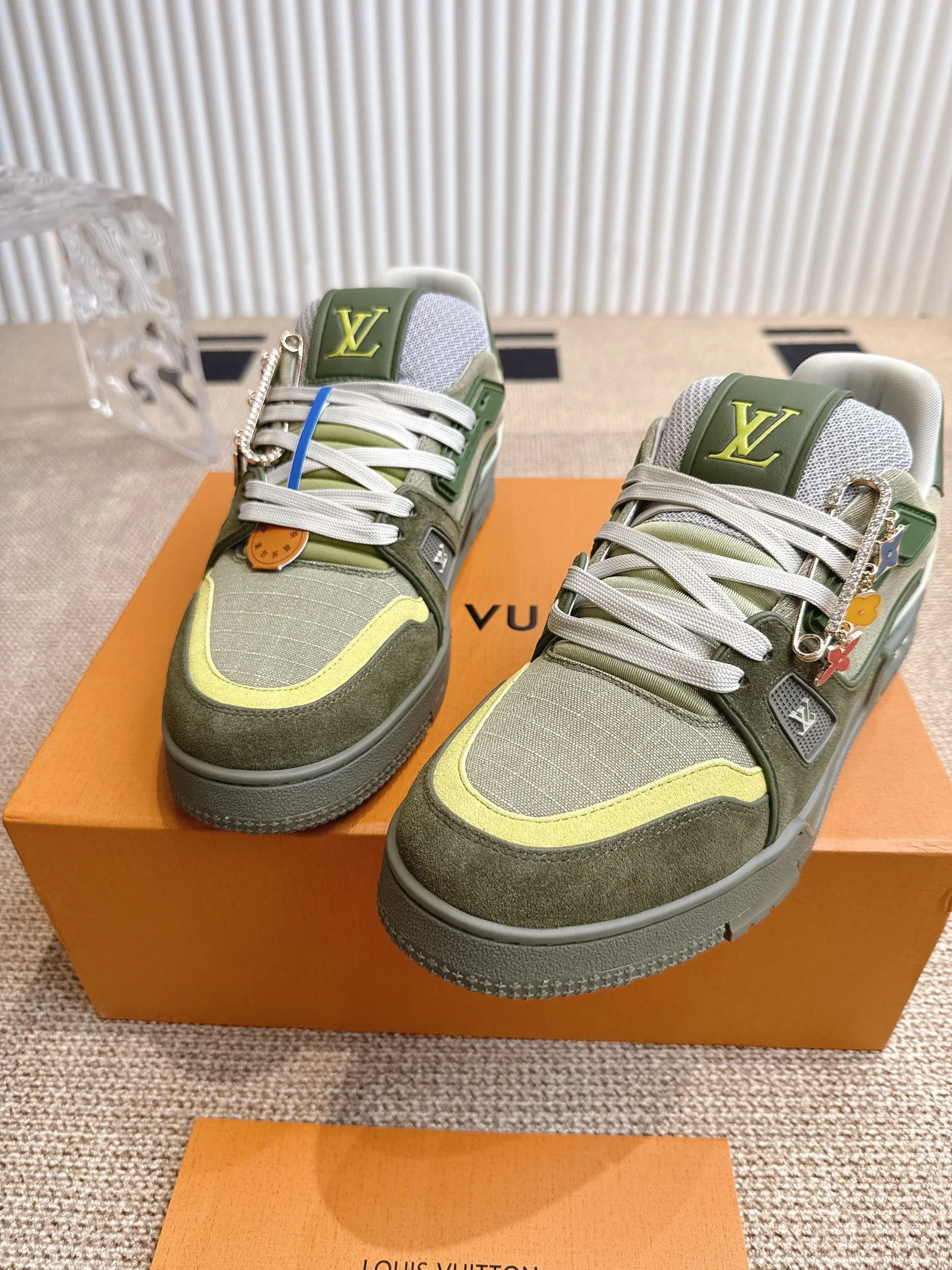 Women's Sneakers LOUIS VUITTON 18324762