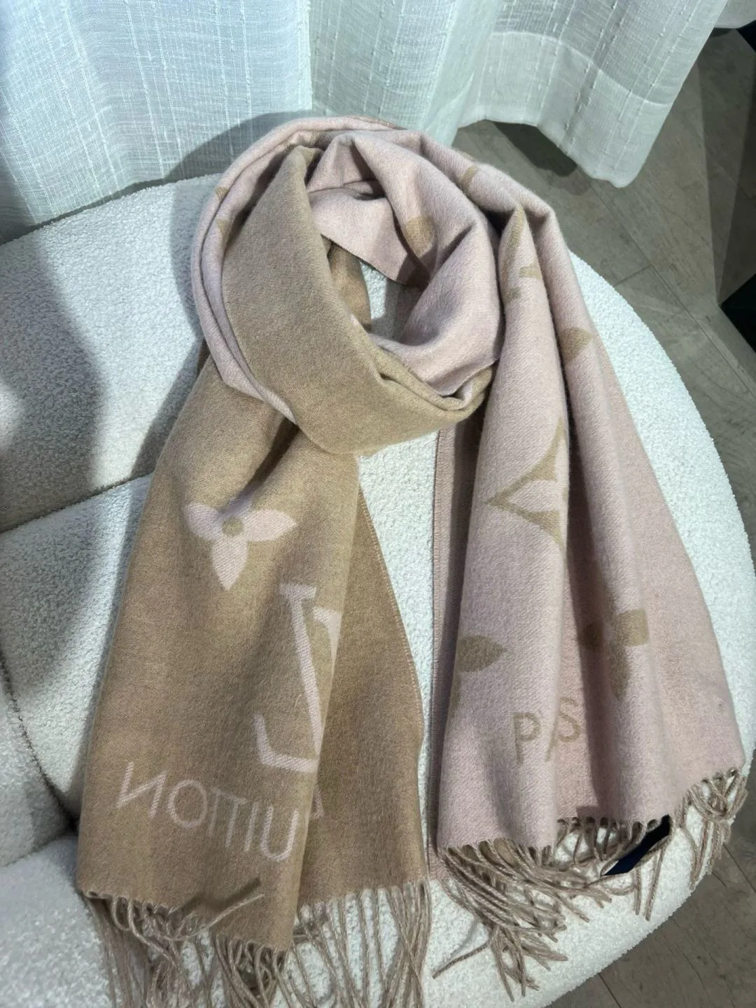 Scarves LOUIS VUITTON 18141173