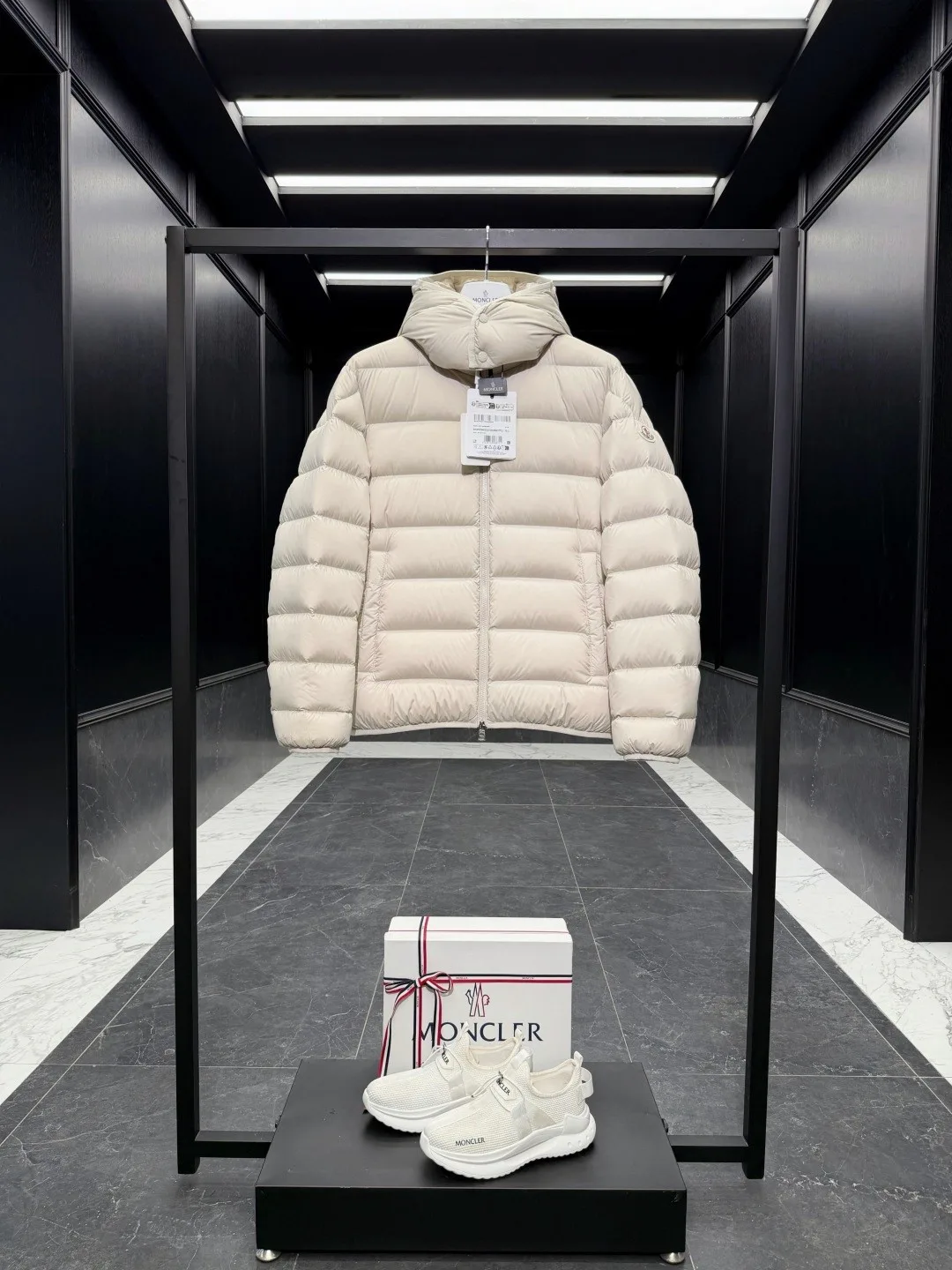 Куртки И Пуховики Мужские Moncler 18607037