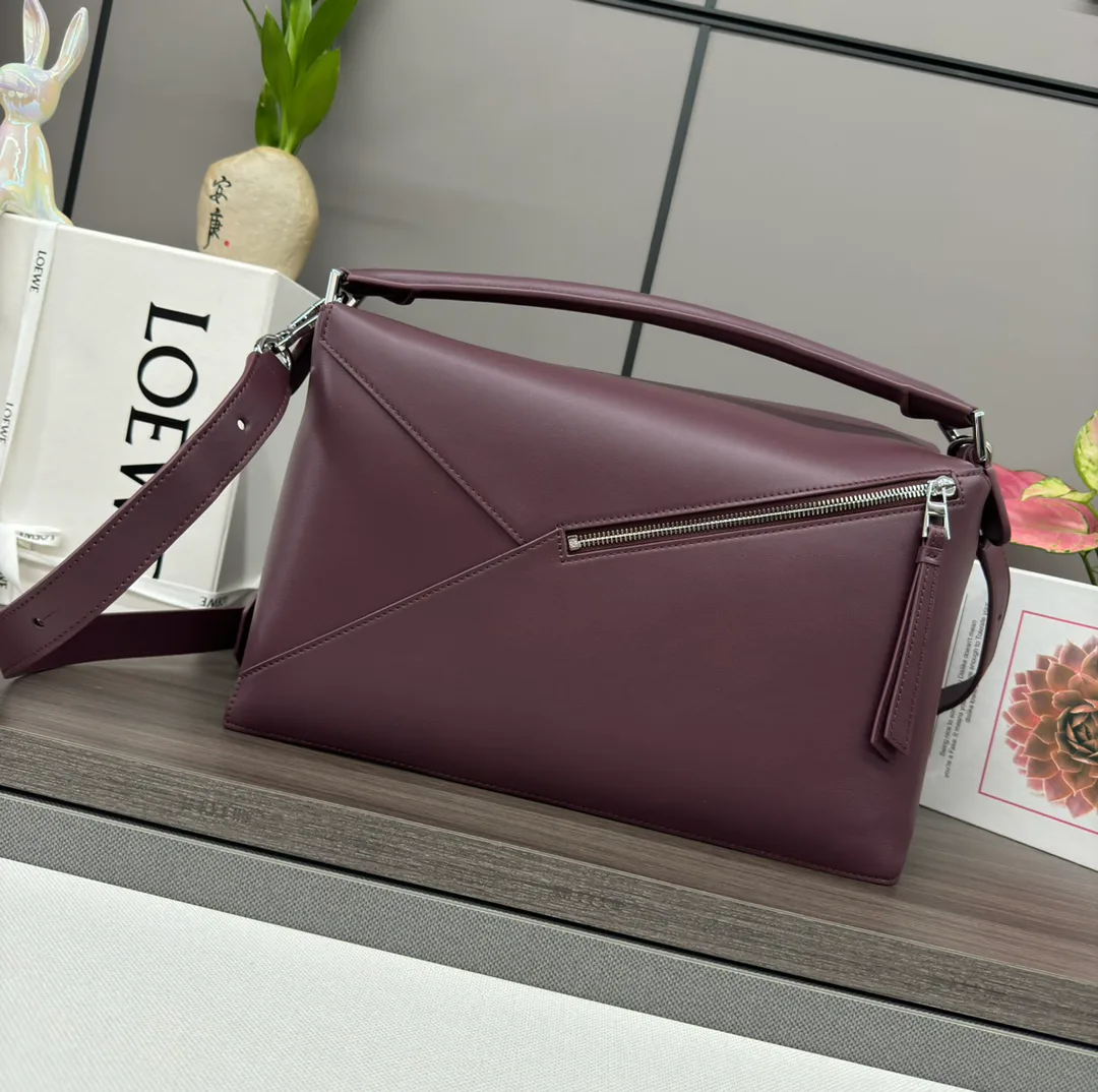 Women's Classic Handbags LOEWE 18030362