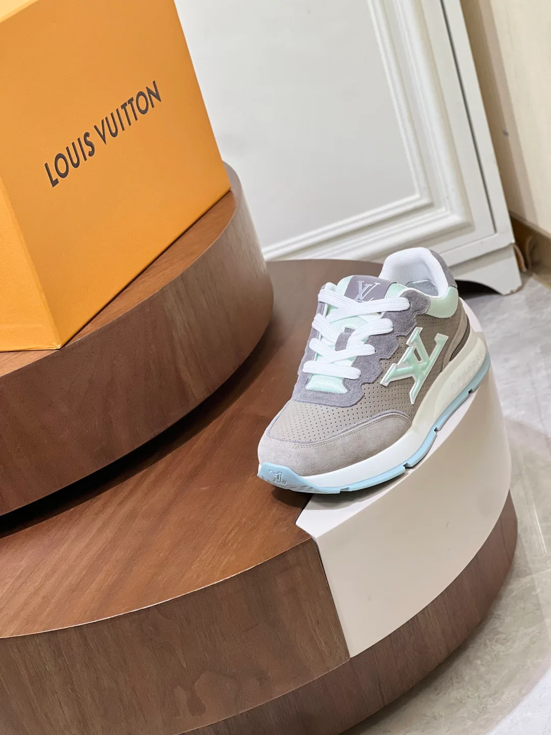 Men's Sneakers LOUIS VUITTON 17460372