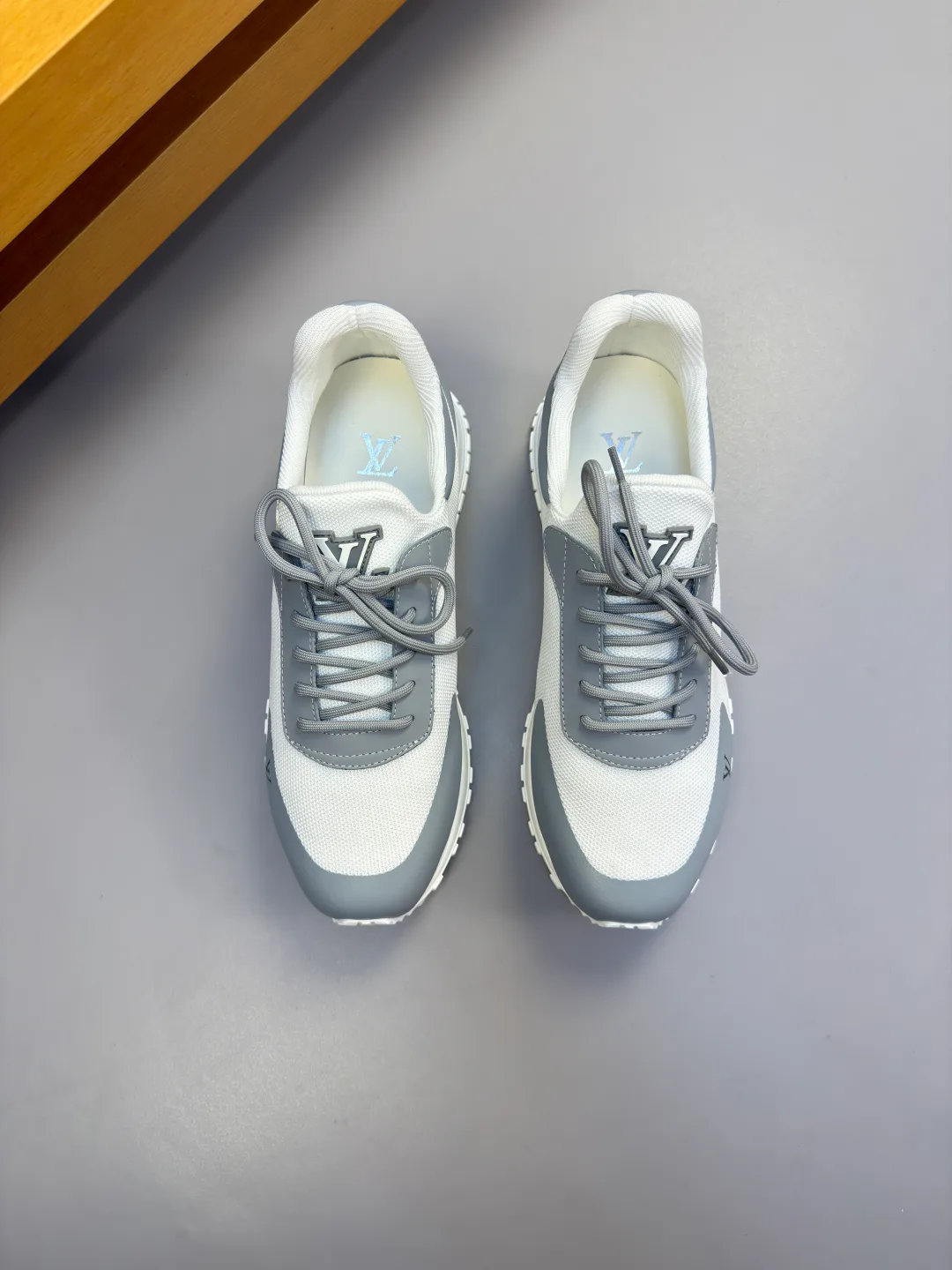 Men's Sneakers LOUIS VUITTON 17955089