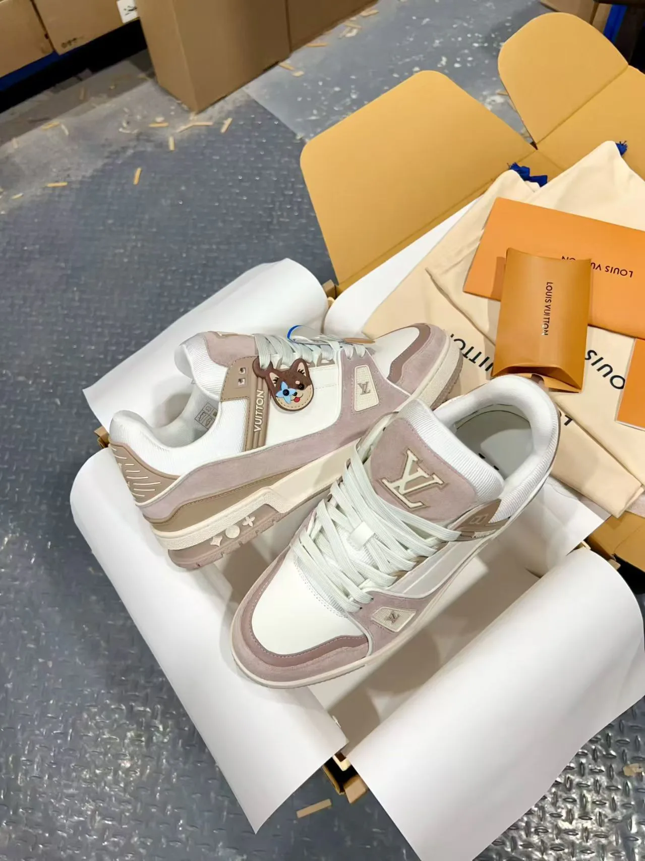 Women's Sneakers LOUIS VUITTON 18170736