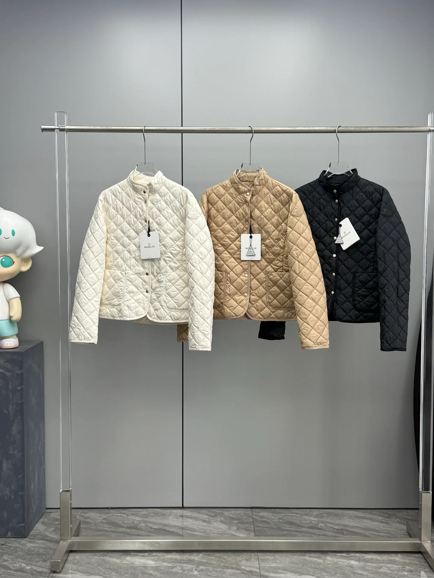 Women's Jackets And Down Jackets MONCLER 18145482