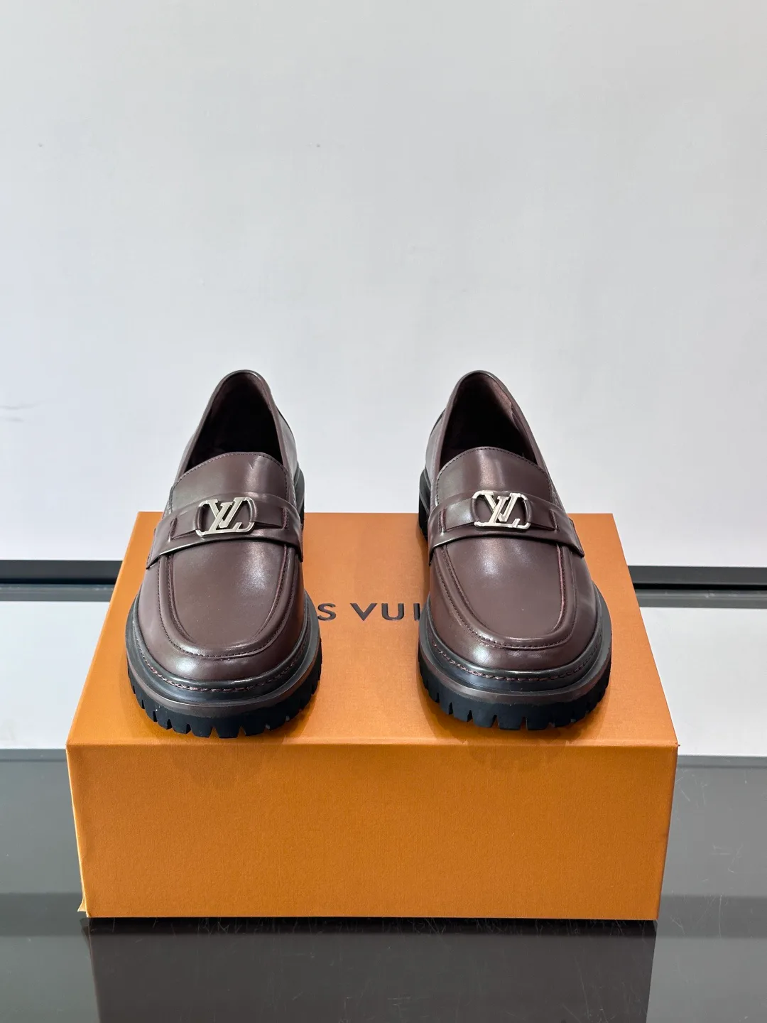Men's Loafers And Dress Shoes LOUIS VUITTON 17646072