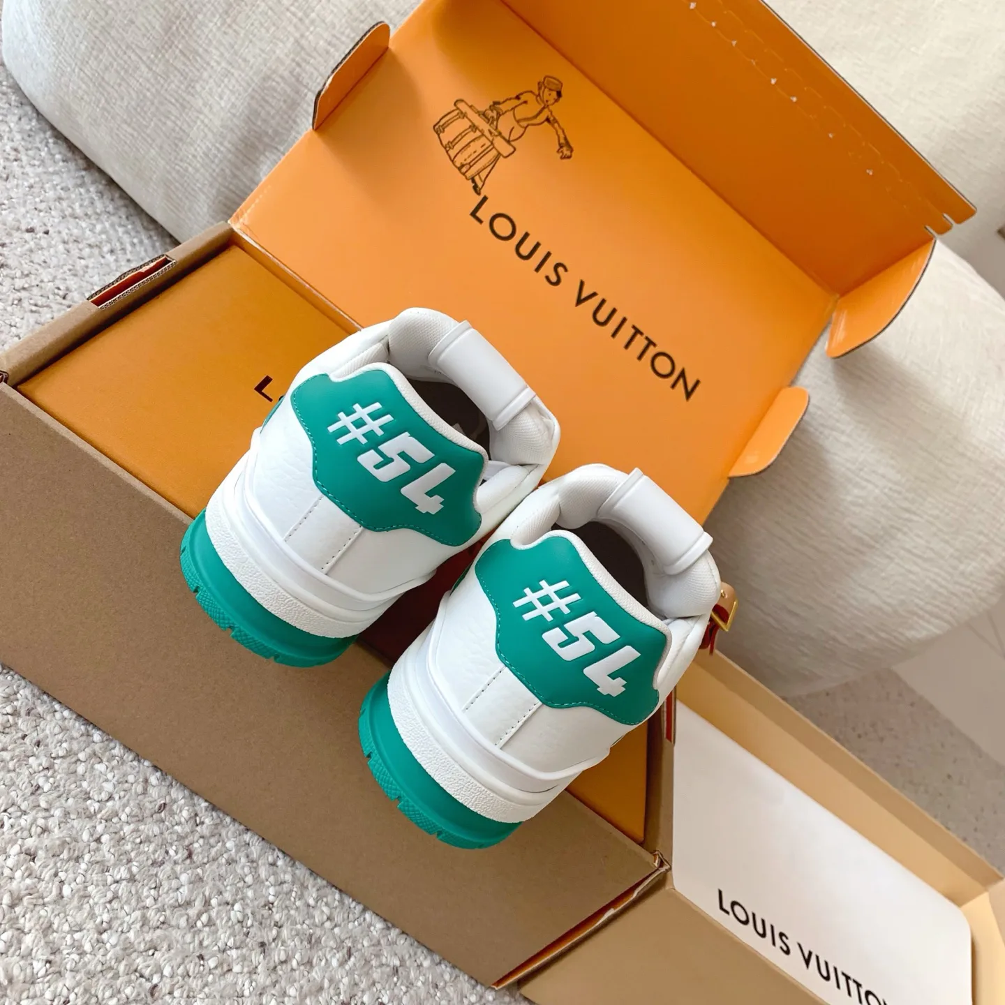 Women's Sneakers LOUIS VUITTON 18375830