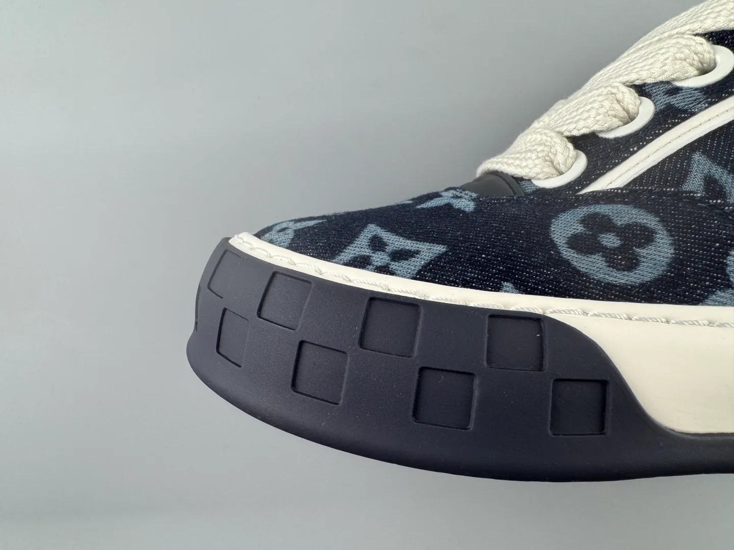 Women's Sneakers LOUIS VUITTON 17293054