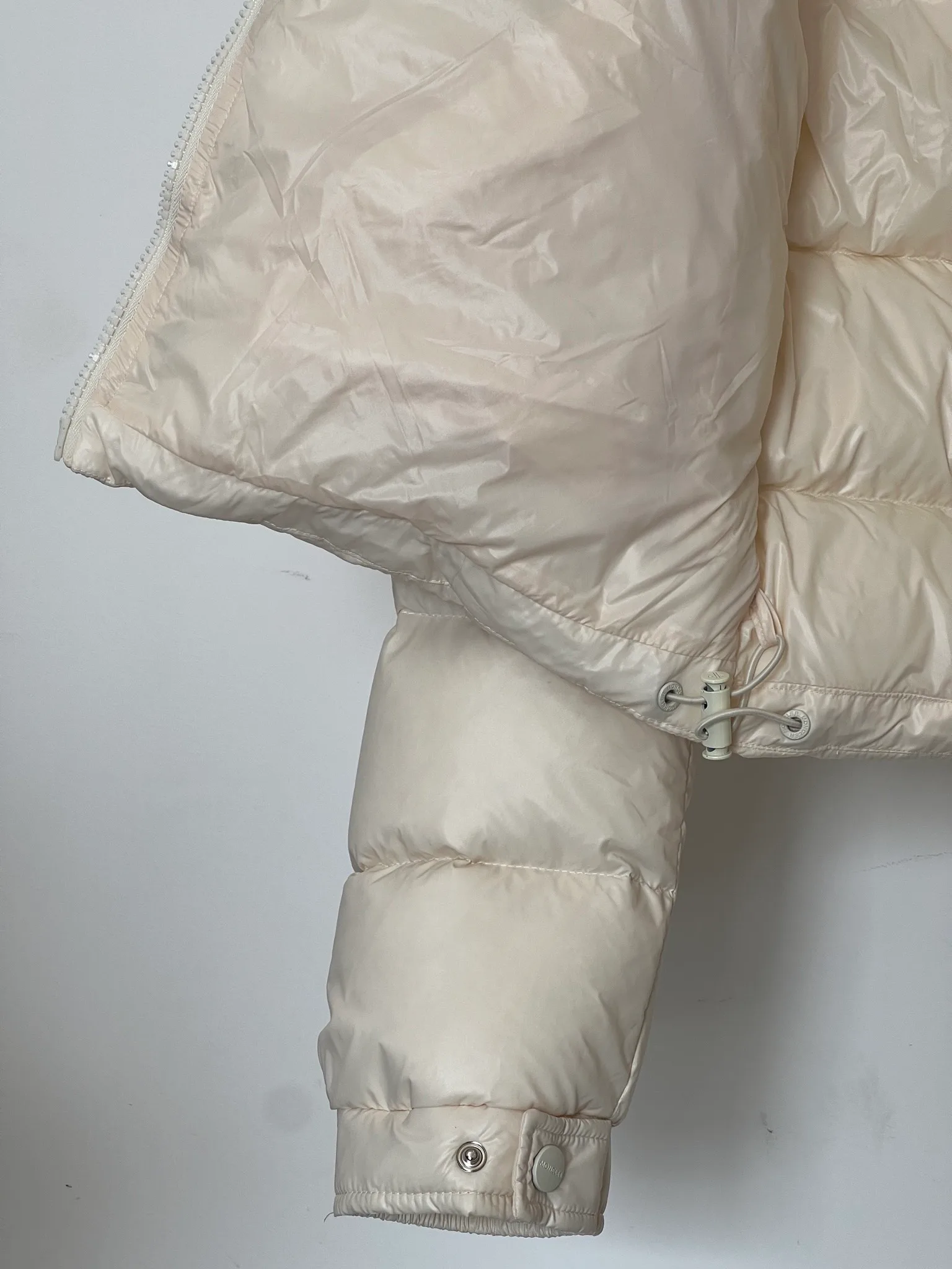 Women's Jackets And Down Jackets MONCLER 18416137