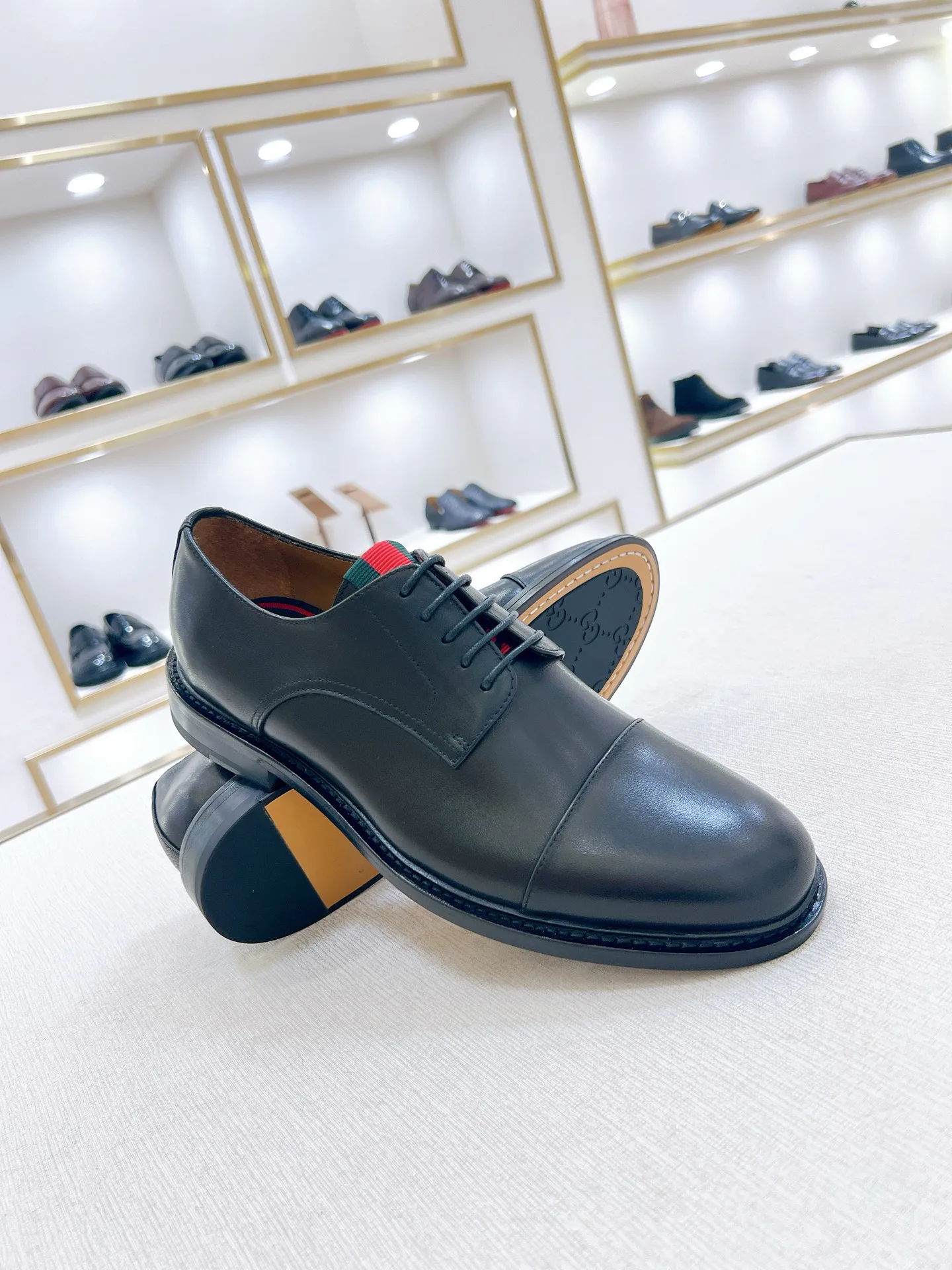 Men's Loafers And Dress Shoes GUCCI 18303394