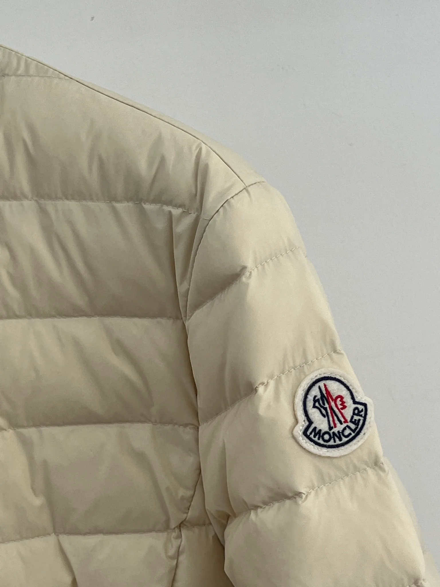 Women's Jackets And Down Jackets MONCLER 18416157