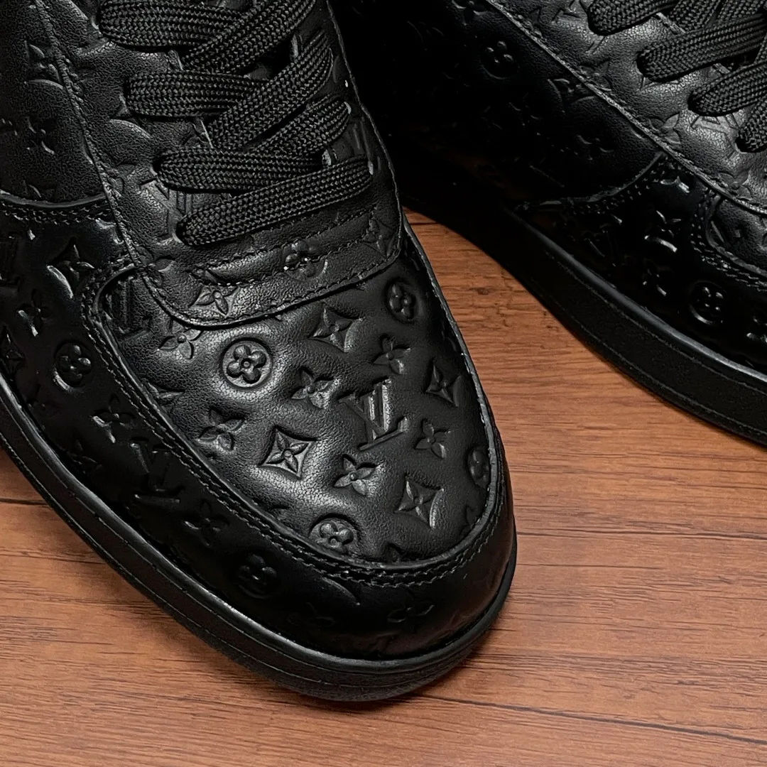 Men's Sneakers LOUIS VUITTON 18100784