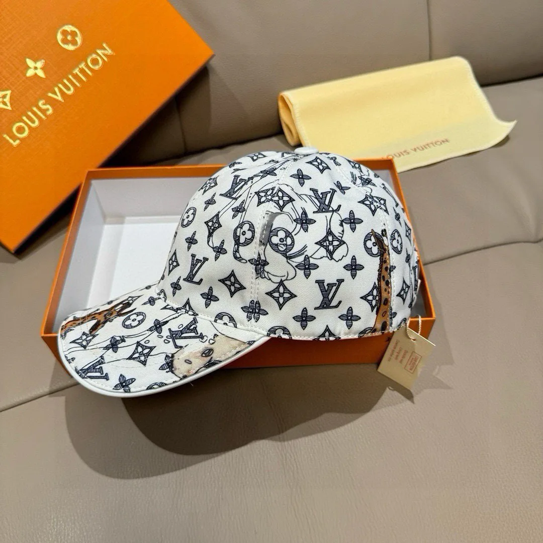 Hats LOUIS VUITTON 18347070