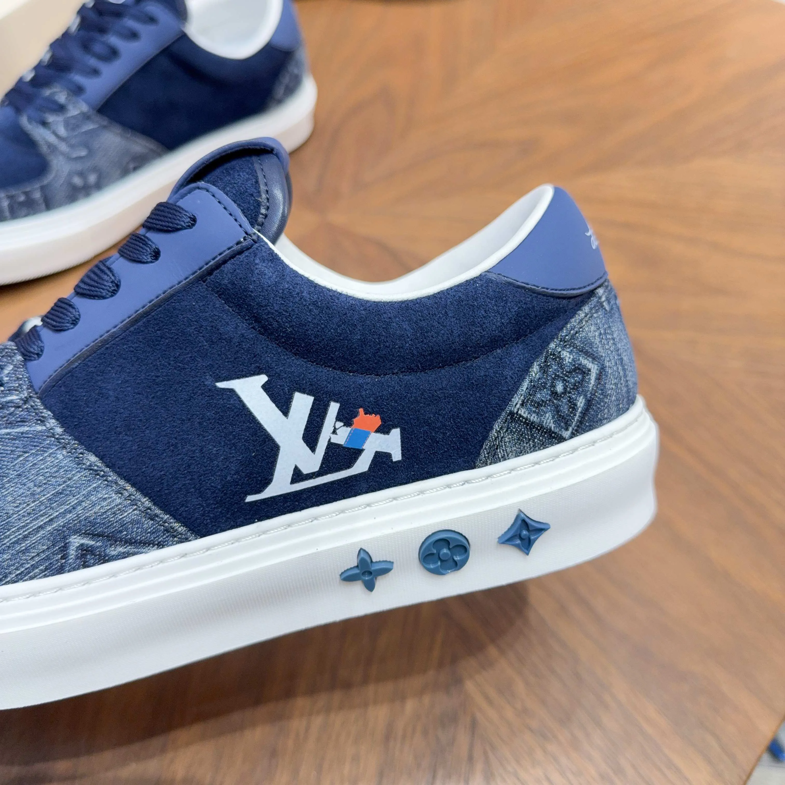 Men's Sneakers LOUIS VUITTON 17921395