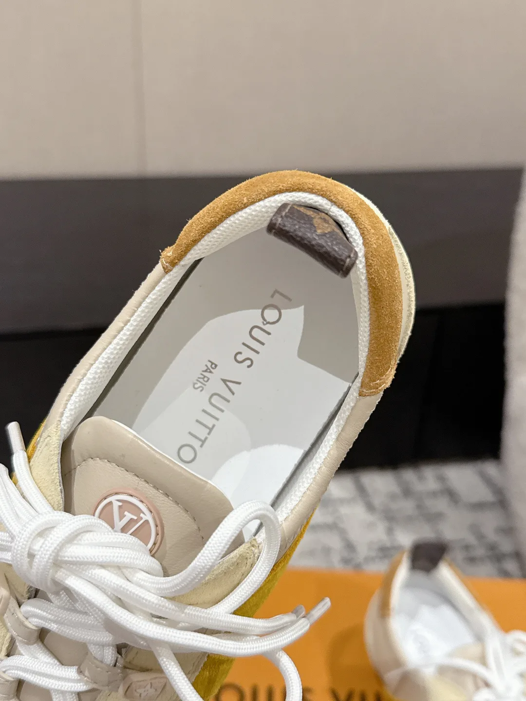Women's Sneakers LOUIS VUITTON 18409754