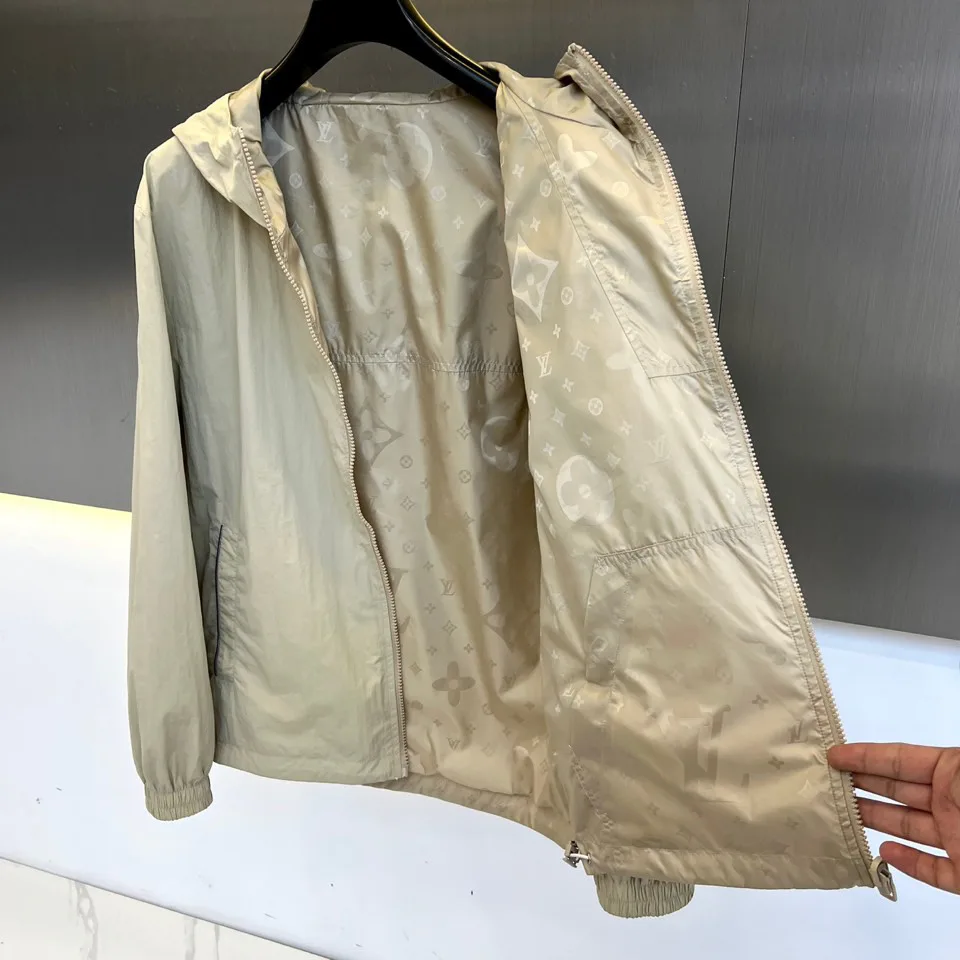 Women's Jackets And Down Jackets LOUIS VUITTON 18416821