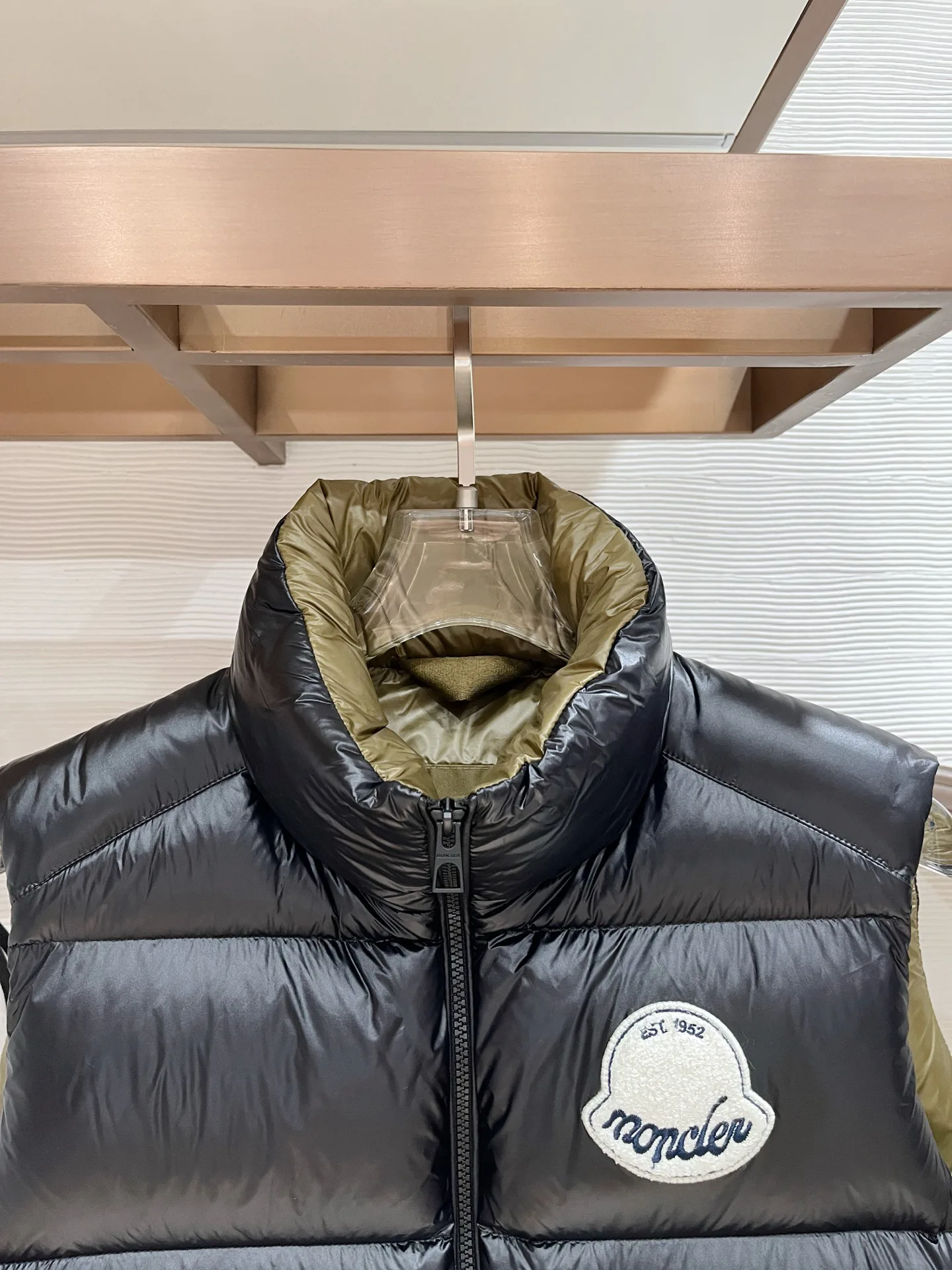 Жилеты Мужские Moncler 18639720