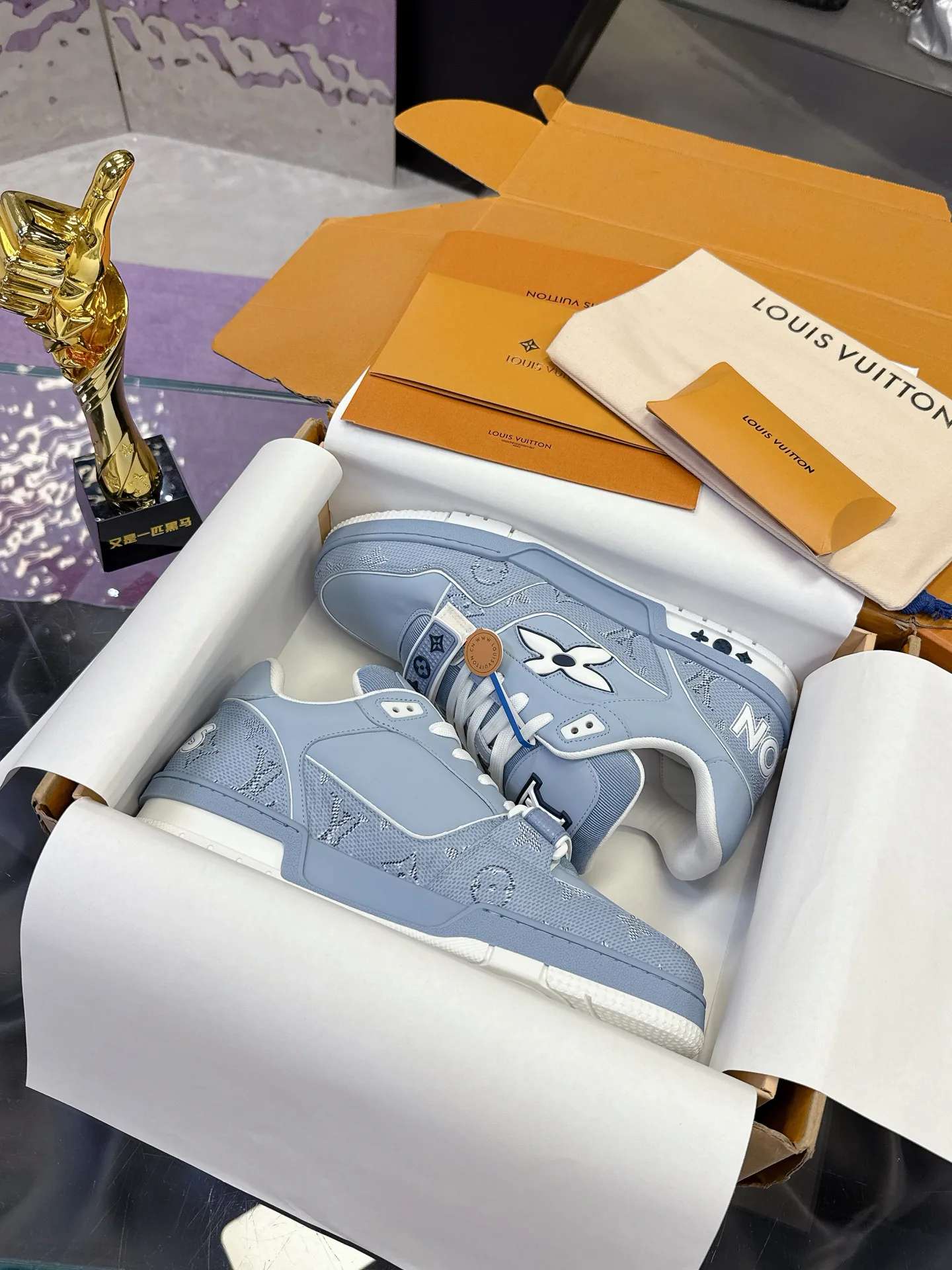 Men's Sneakers LOUIS VUITTON 17740577