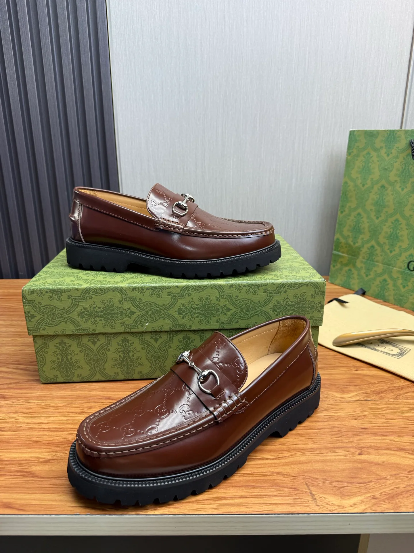 Men's Loafers And Dress Shoes GUCCI 17851631