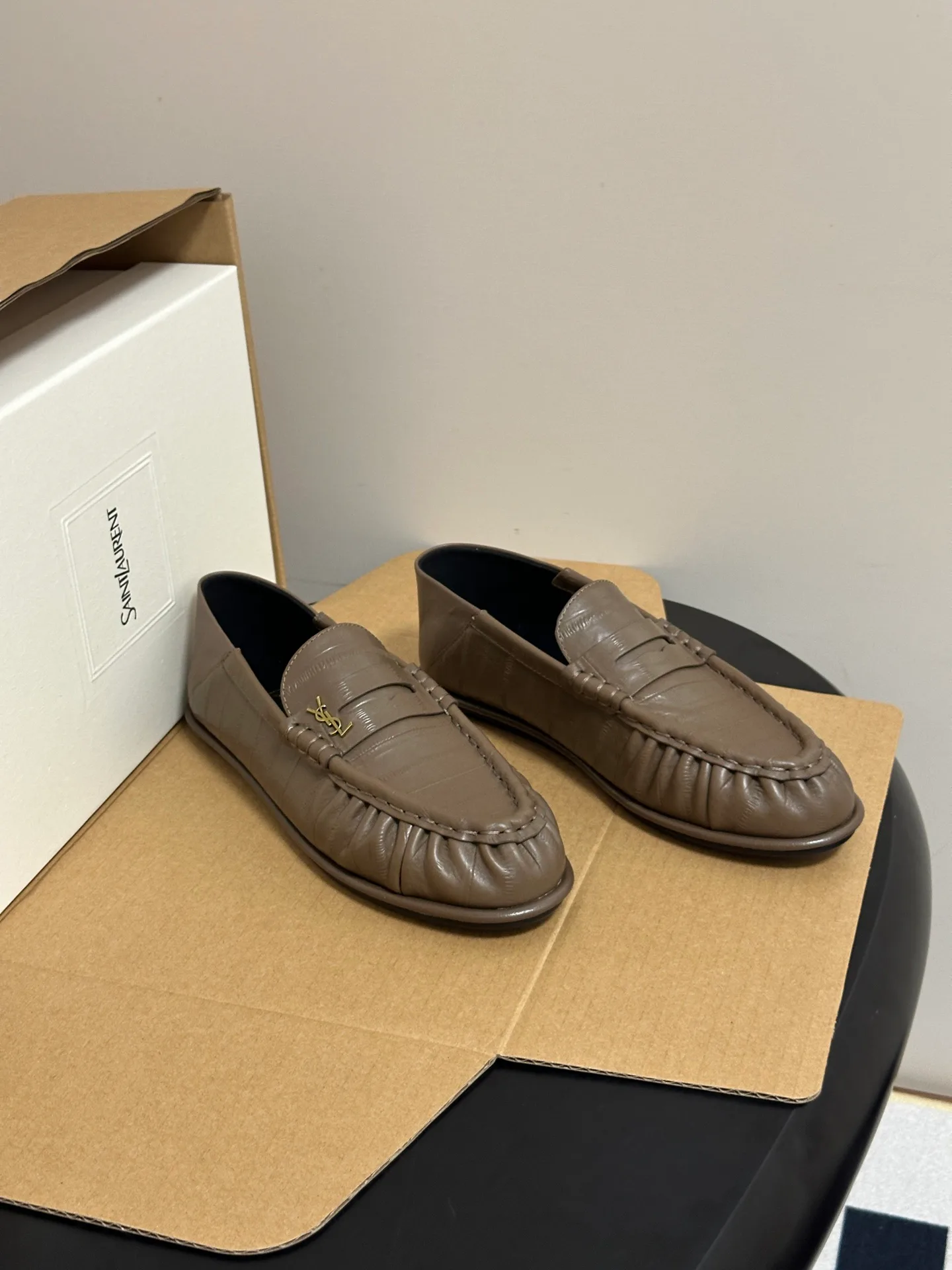 Women's Loafers And Moccasins SAINT LAURENT 18049119