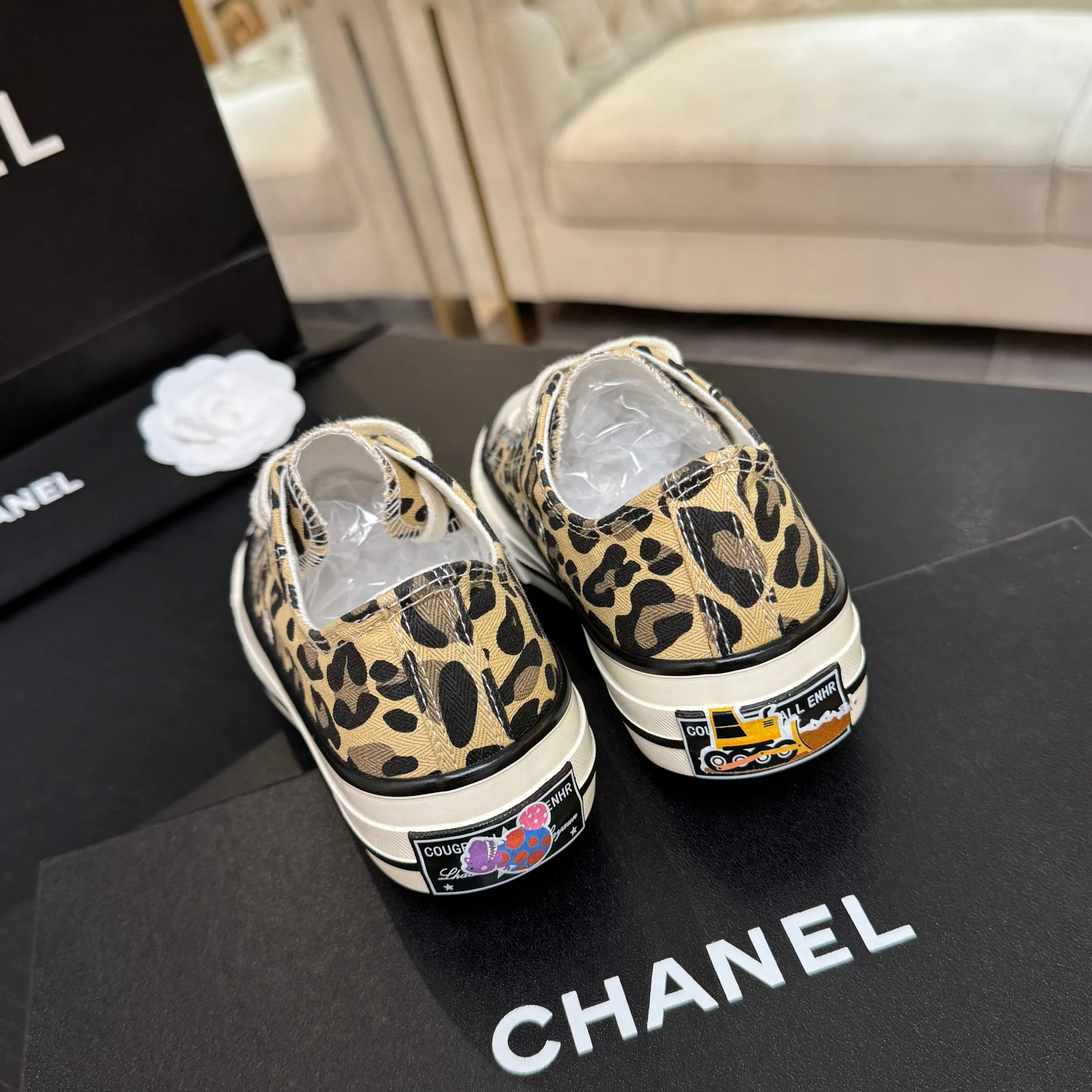 Women's Sneakers CHANEL 18062555