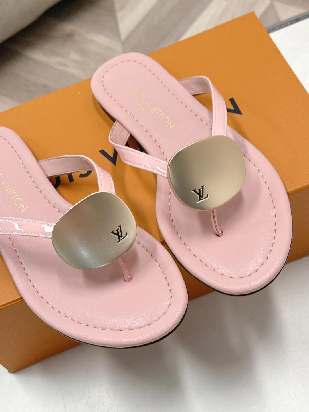 Women's Flip-Flops LOUIS VUITTON 17578108