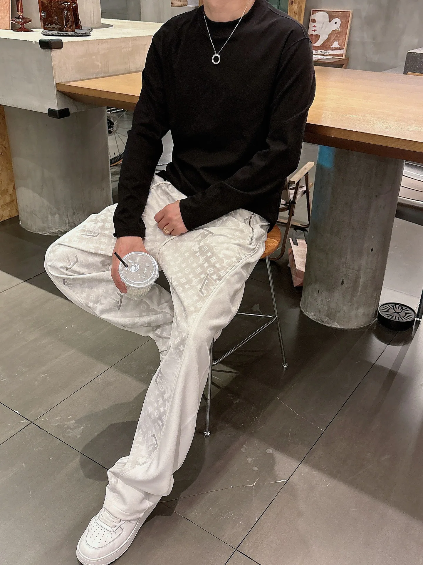 Men's Trousers LOUIS VUITTON 18340436