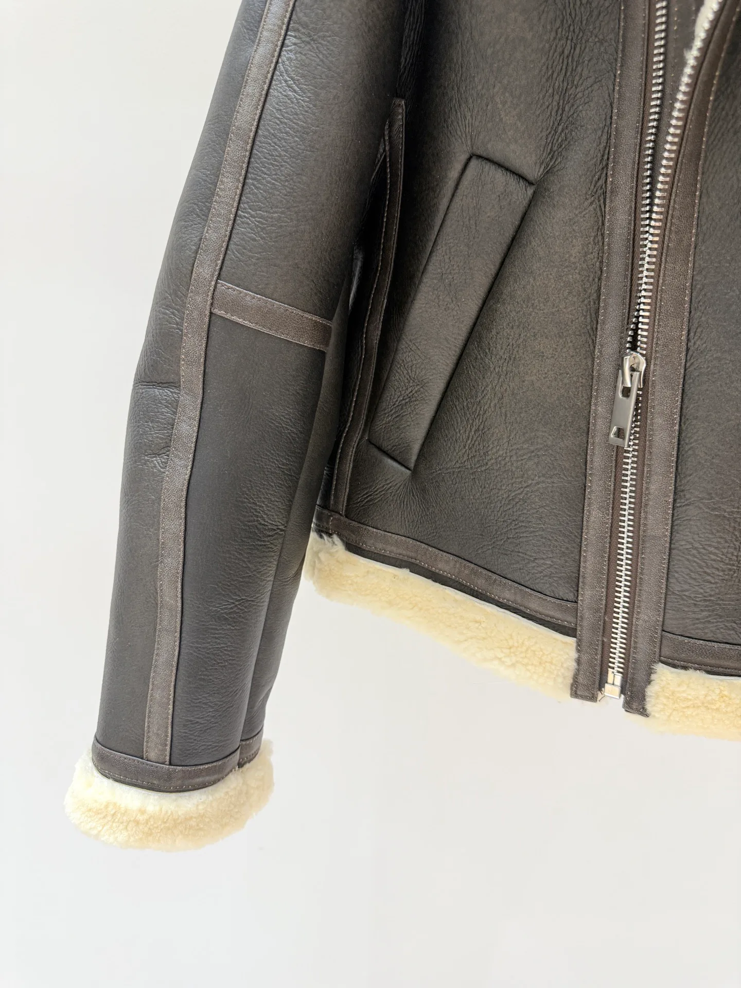Women's Leather Jackets And Sheepskin Coats JACQUEMUS 18082984