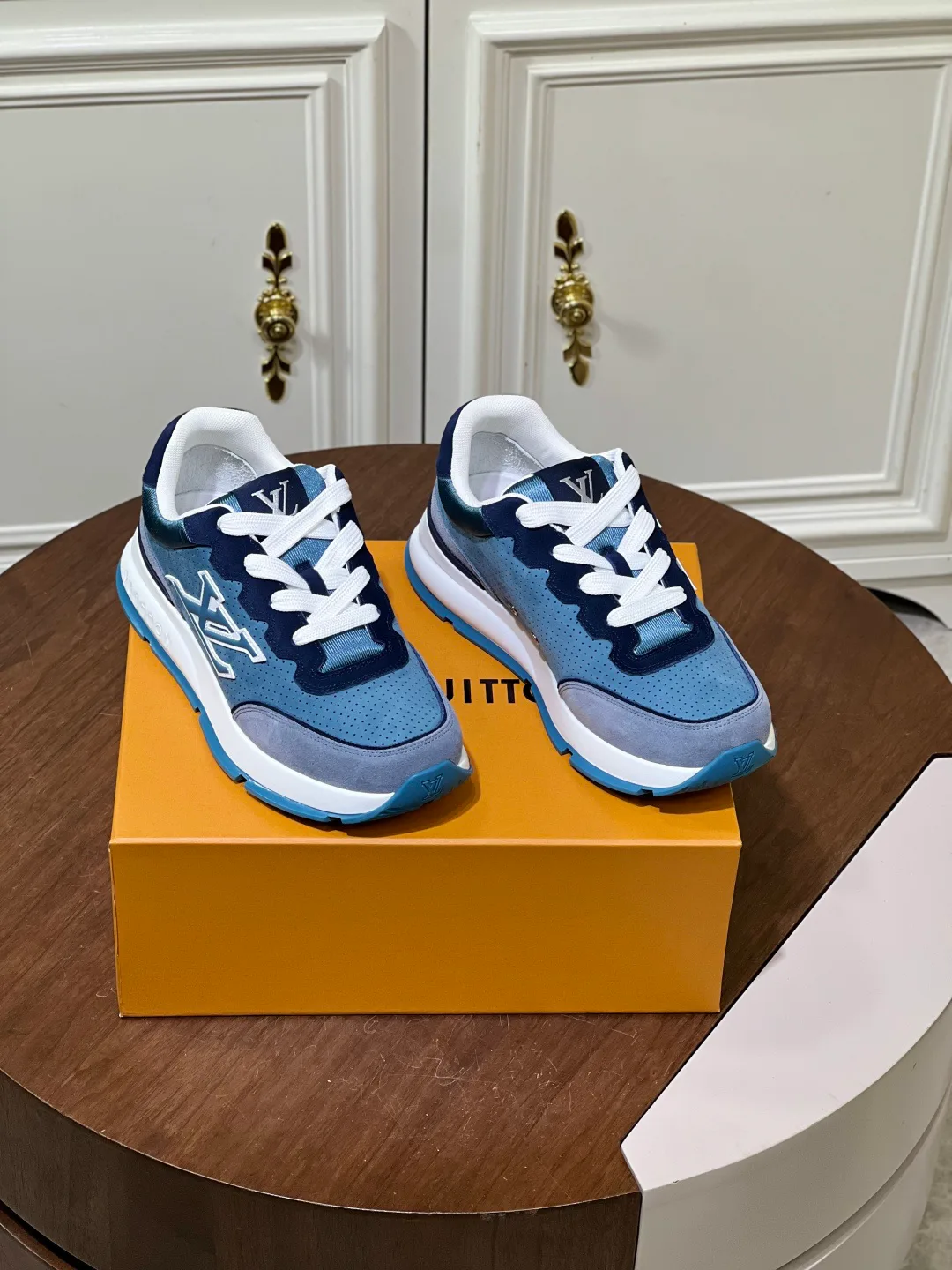 Men's Sneakers LOUIS VUITTON 17460374