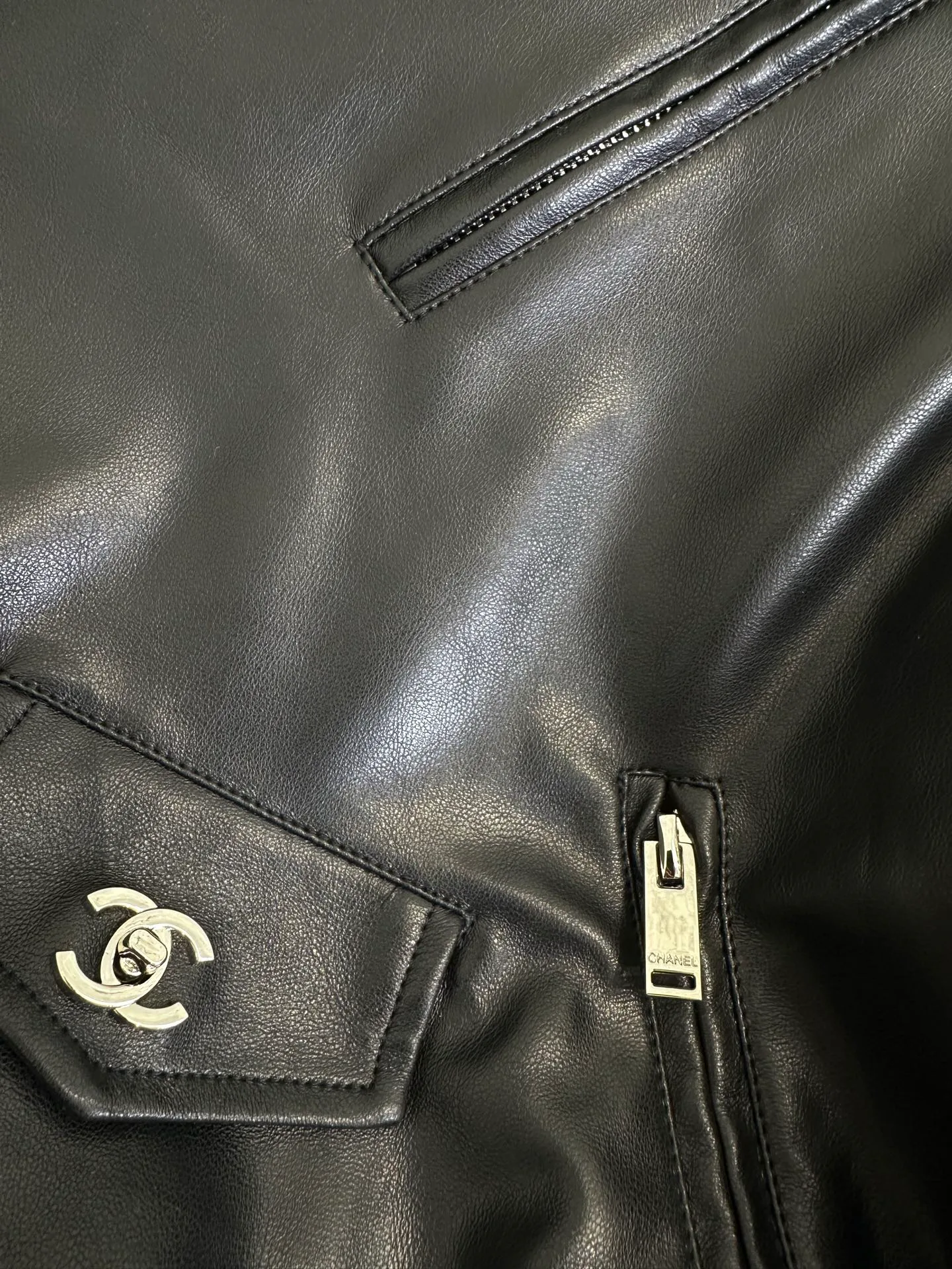 Women's Leather Jackets And Sheepskin Coats CHANEL 18138522