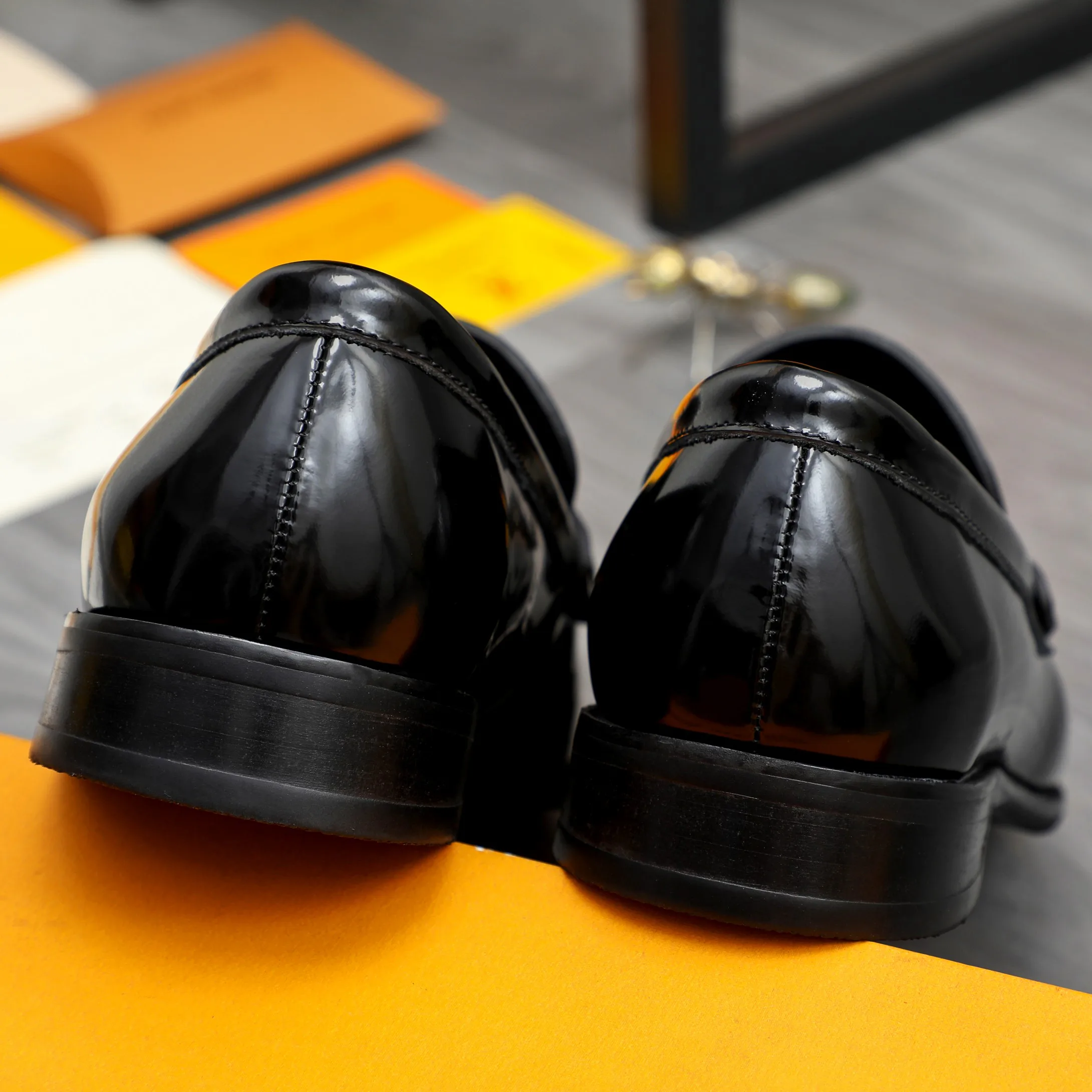 Men's Loafers And Dress Shoes LOUIS VUITTON 17812323